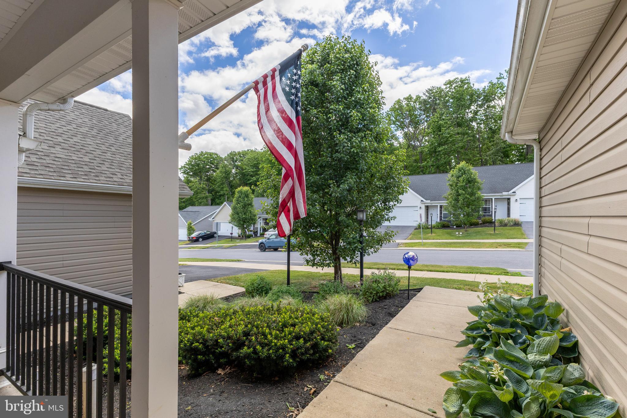 THE MEWS AT BURNHAM FARMS - Residential