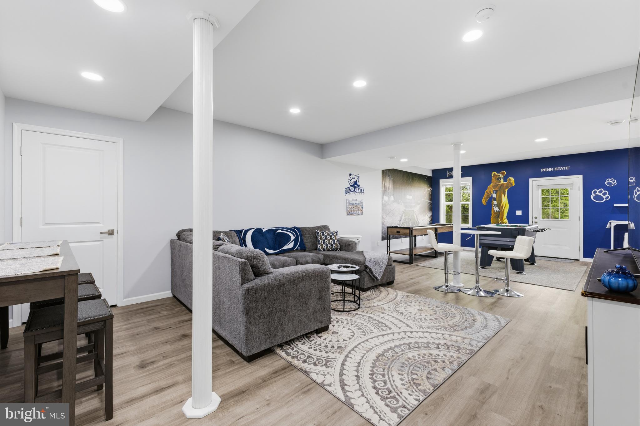 THE MEWS AT BURNHAM FARMS - Residential