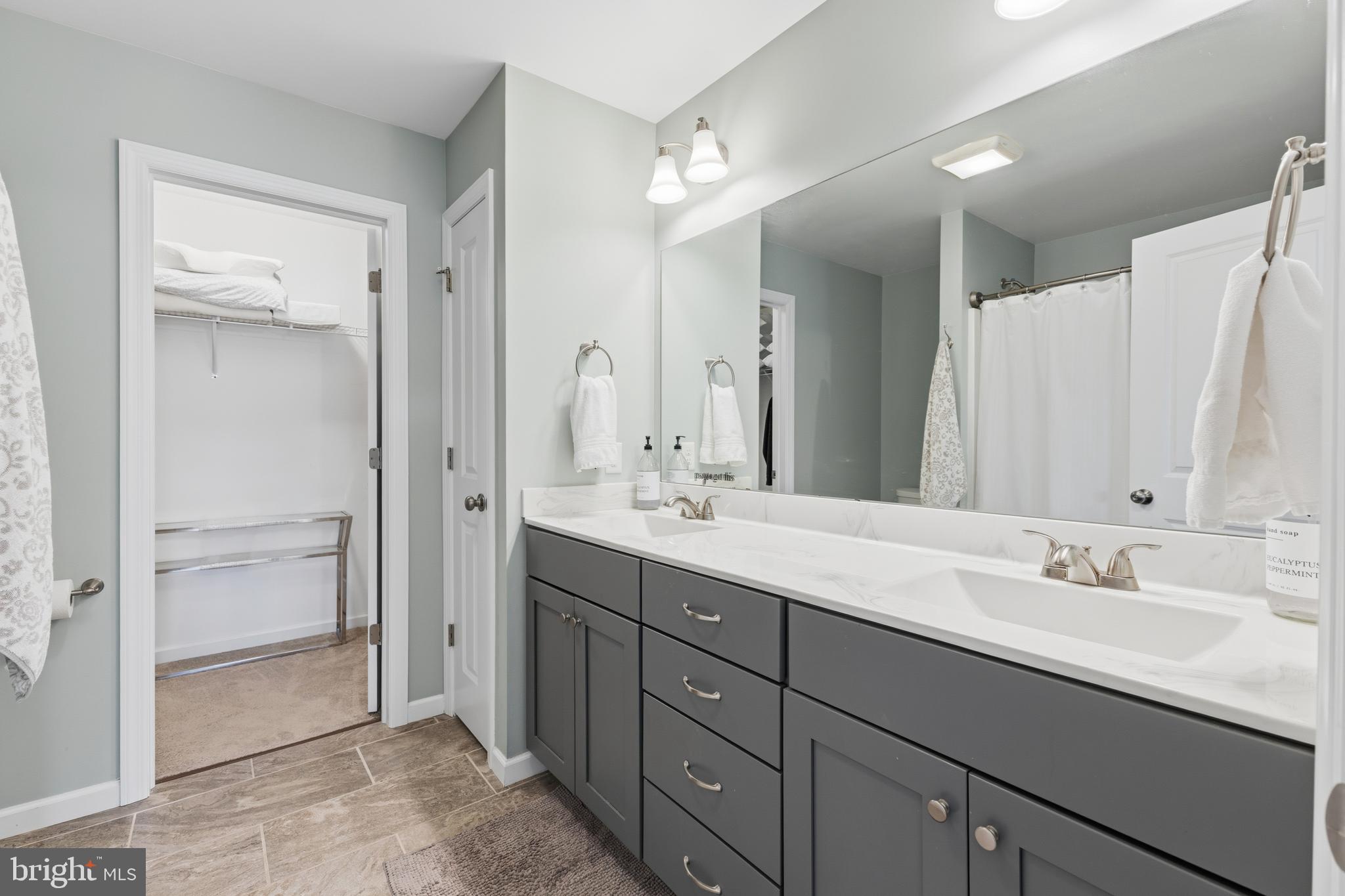 THE MEWS AT BURNHAM FARMS - Residential