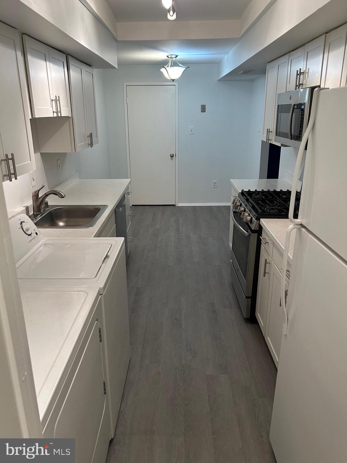 PINES CONDO 01 - Residential