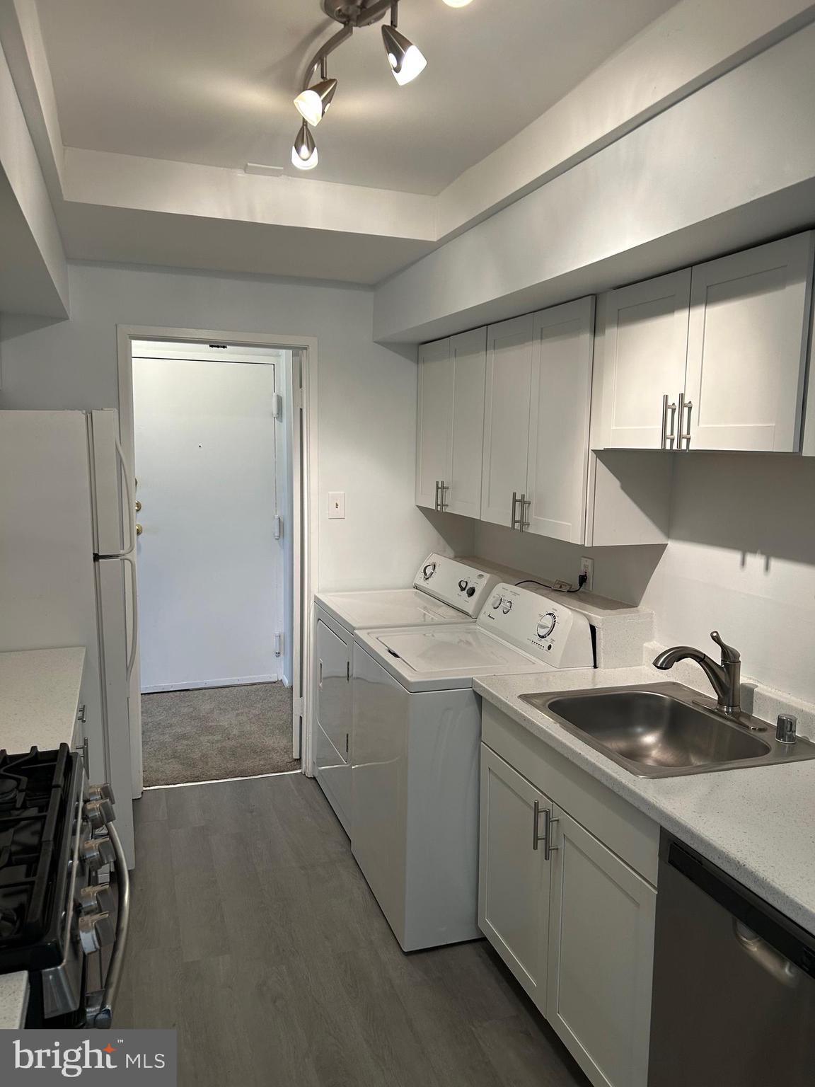 PINES CONDO 01 - Residential