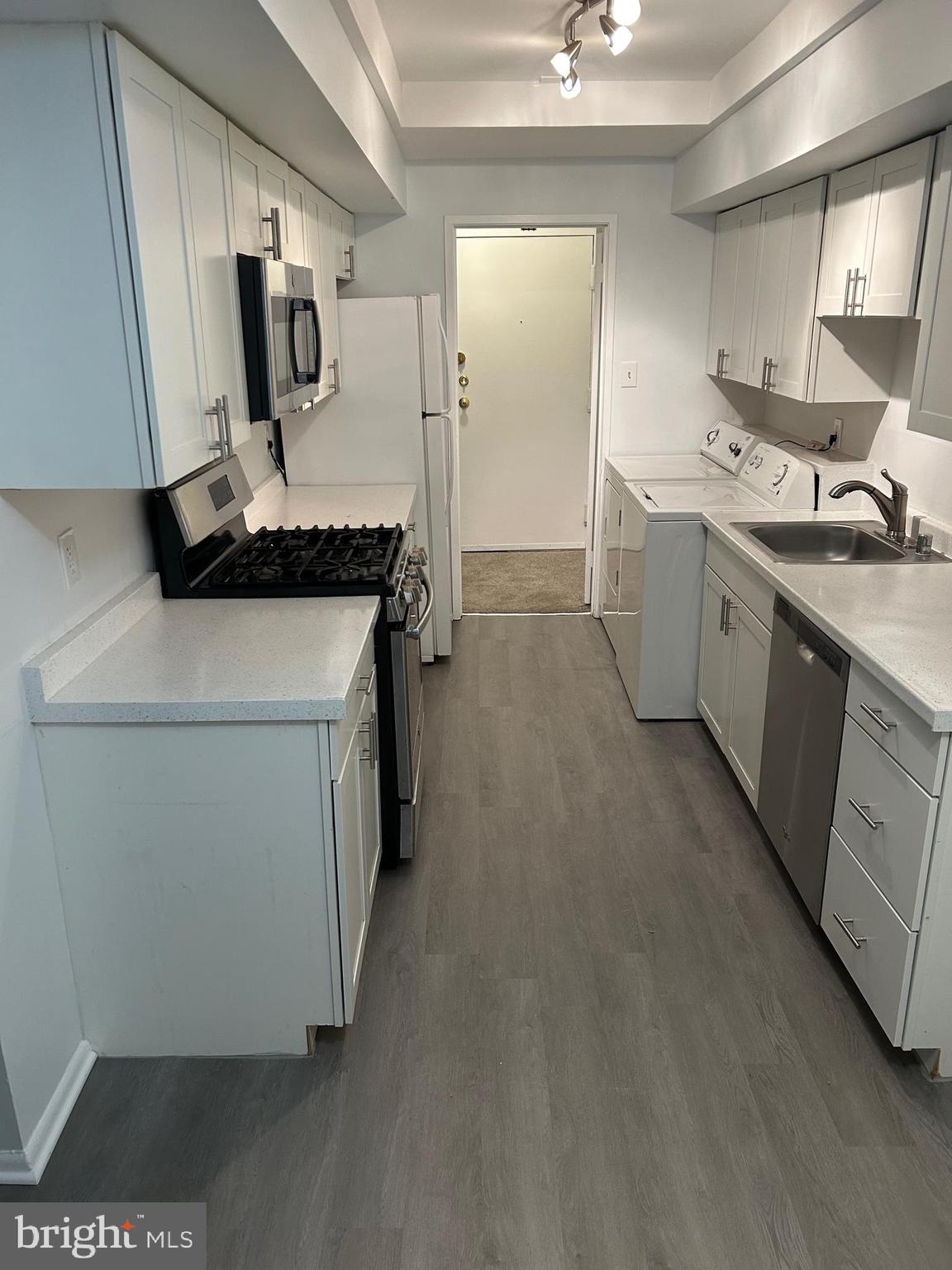 PINES CONDO 01 - Residential