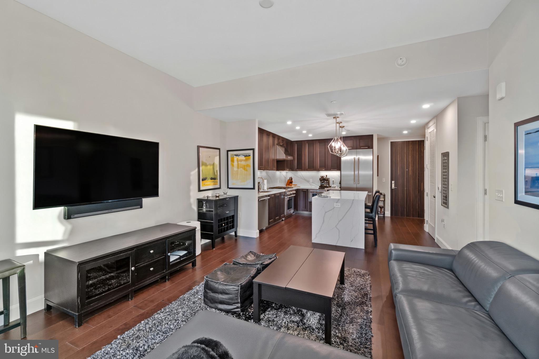 HARBOR EAST - Residential