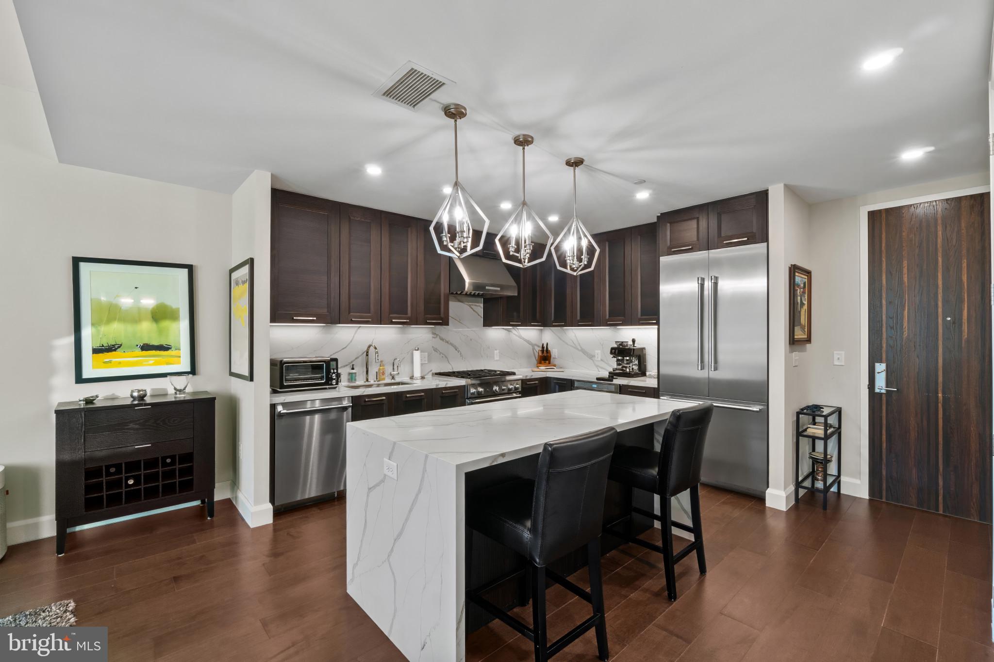 HARBOR EAST - Residential