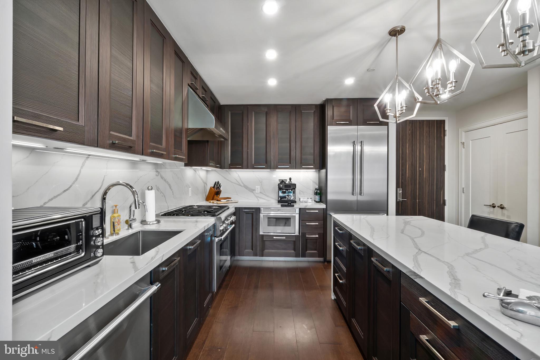 HARBOR EAST - Residential