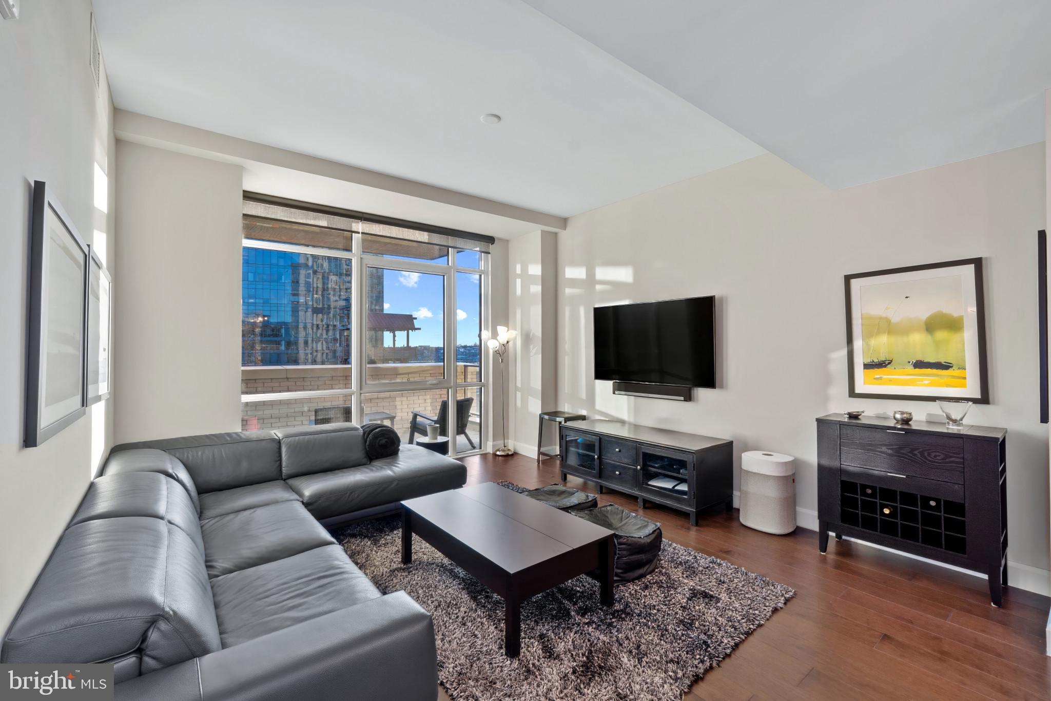 HARBOR EAST - Residential