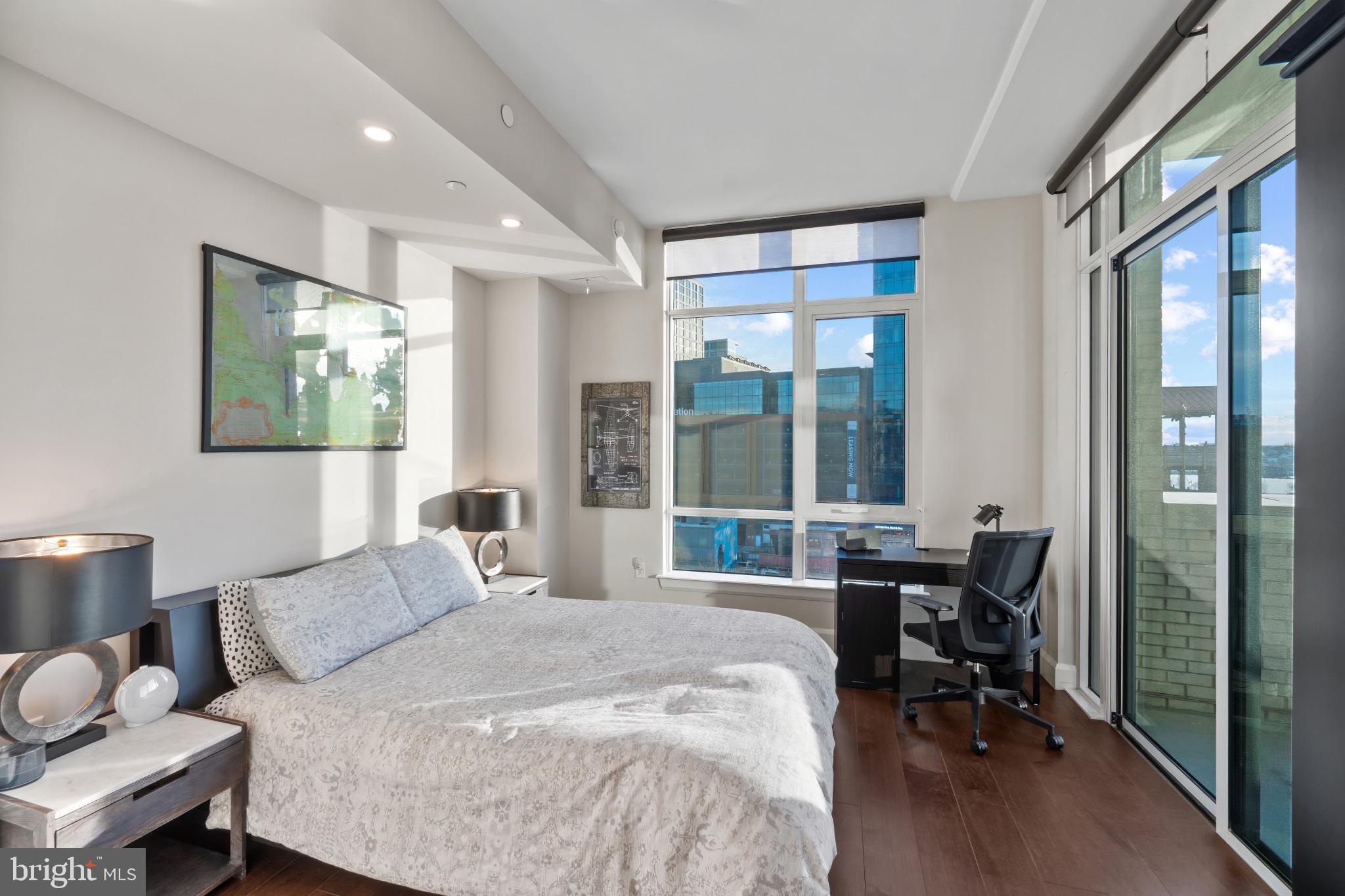 HARBOR EAST - Residential