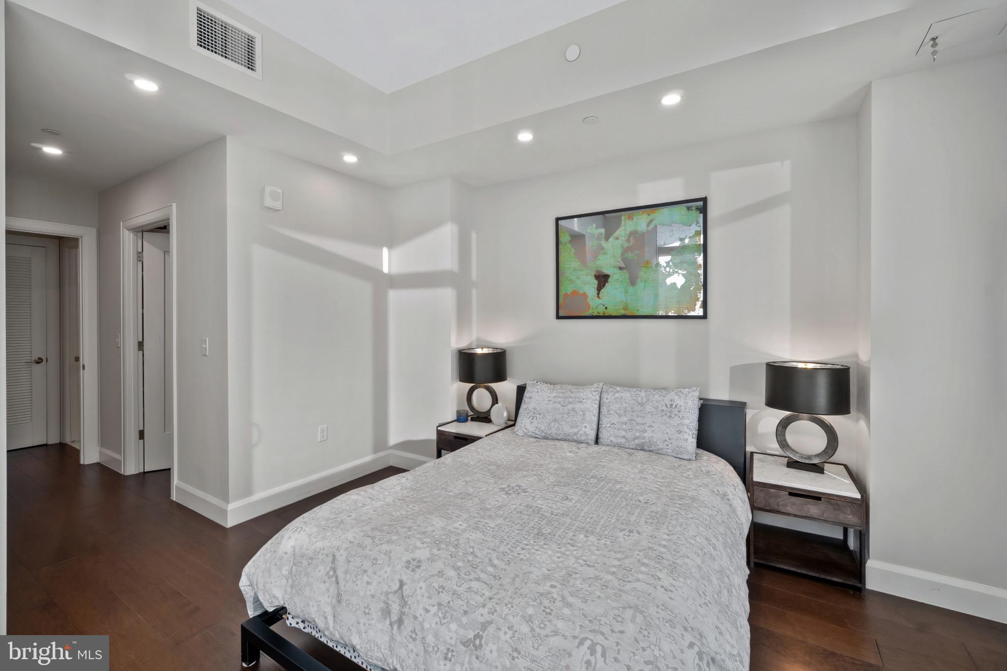 HARBOR EAST - Residential