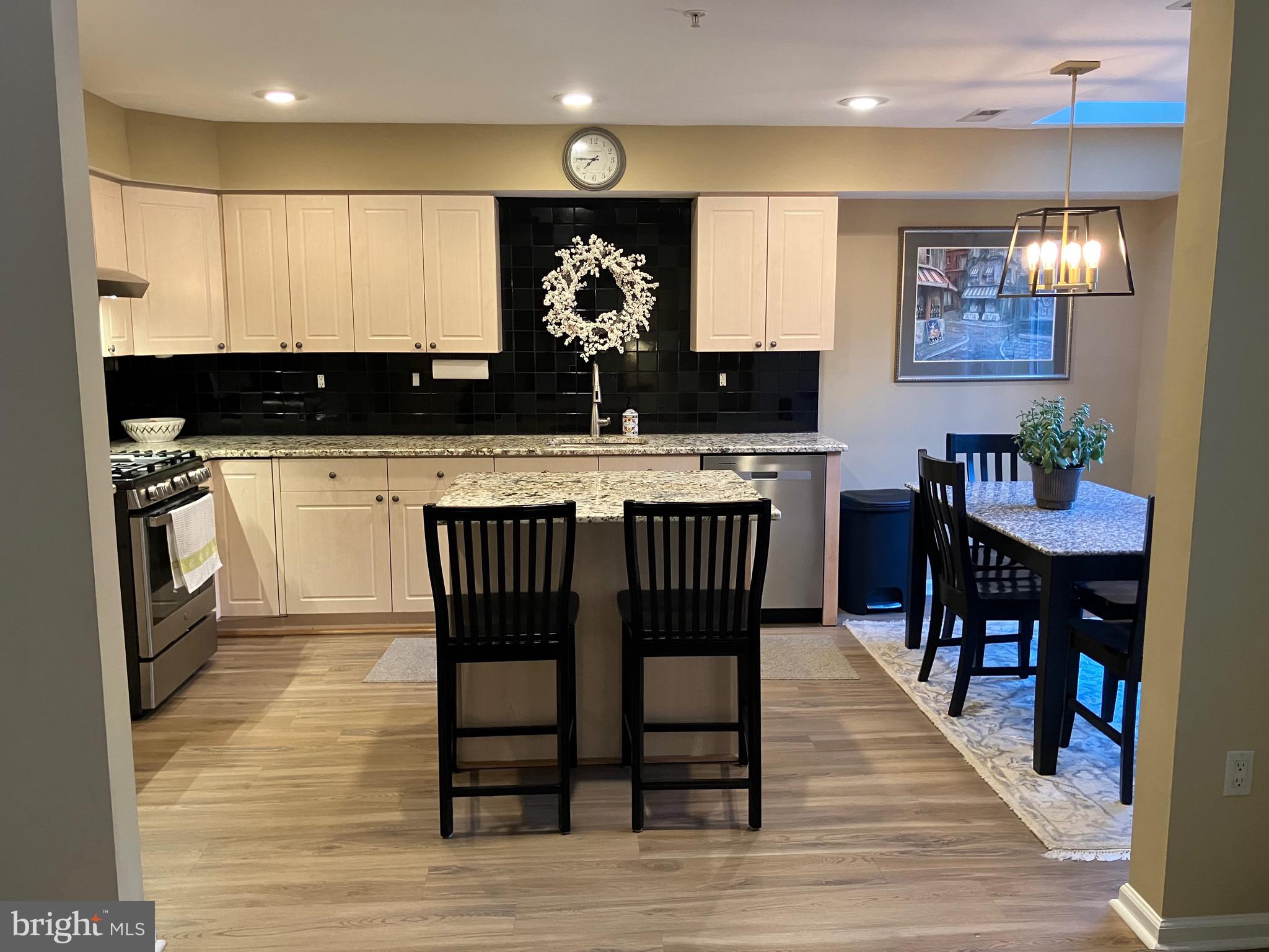 COUNTRY CROSSING - Residential