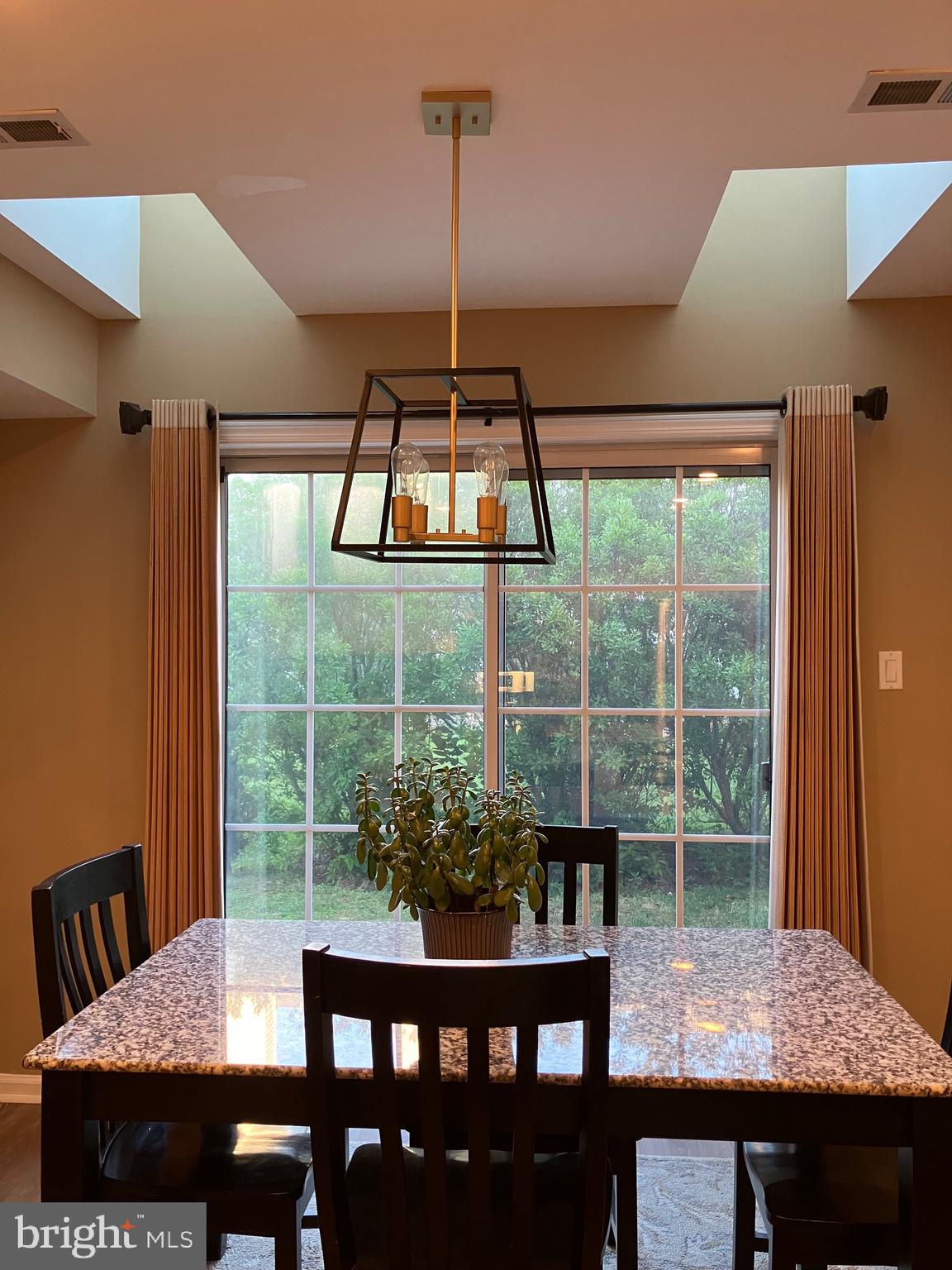 COUNTRY CROSSING - Residential