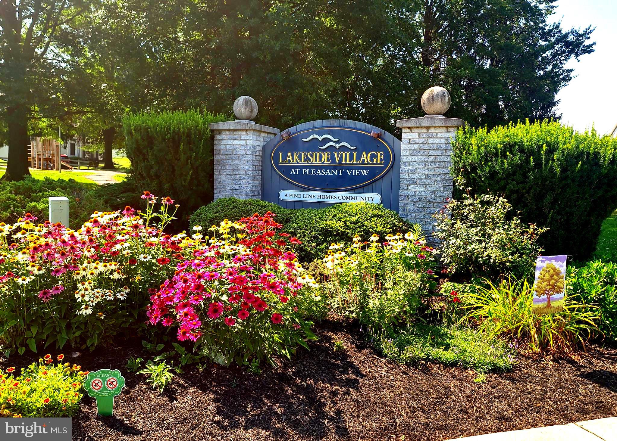 LAKESIDE VILLAGE - Residential