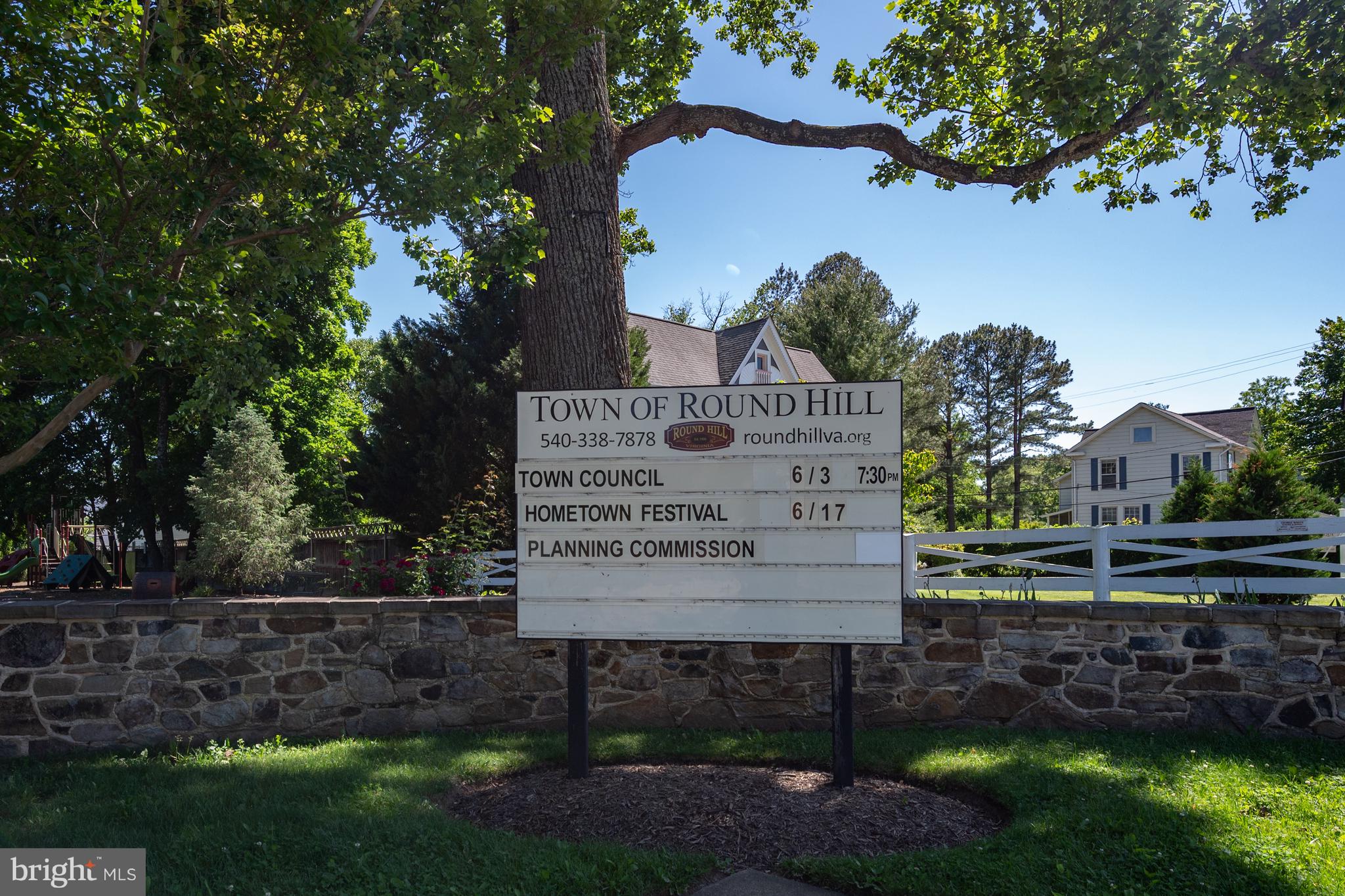 ROUND HILL - Residential