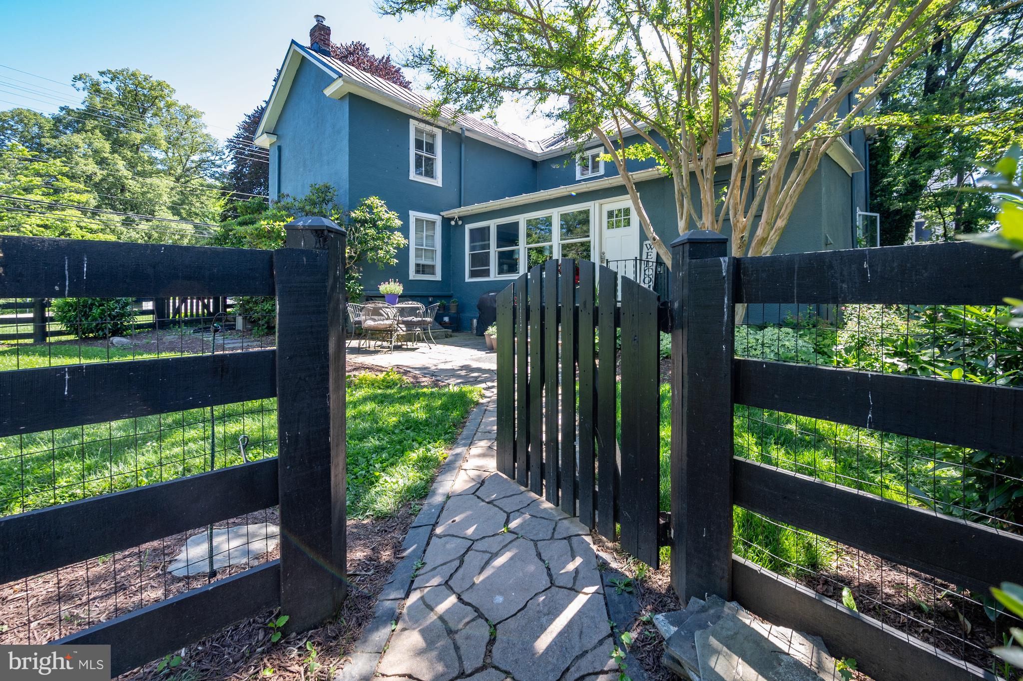 ROUND HILL - Residential