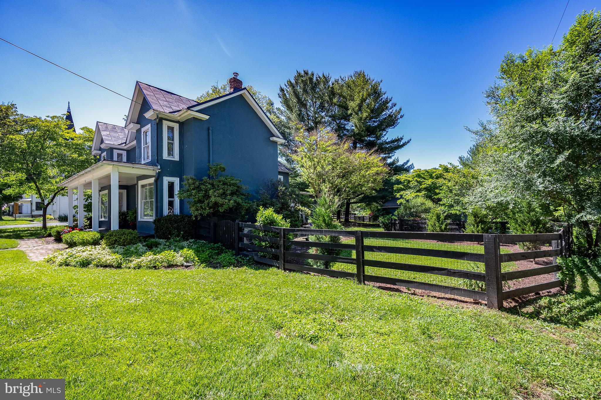 ROUND HILL - Residential