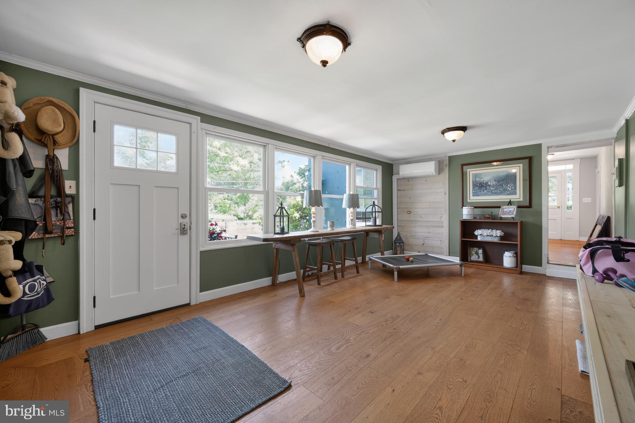 ROUND HILL - Residential