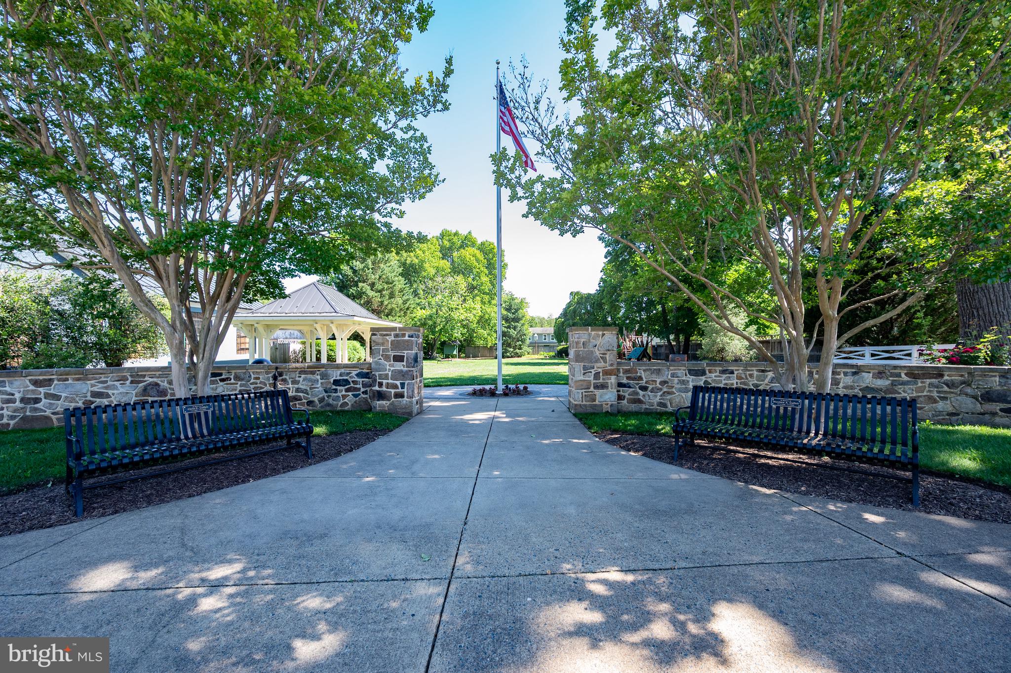 ROUND HILL - Residential