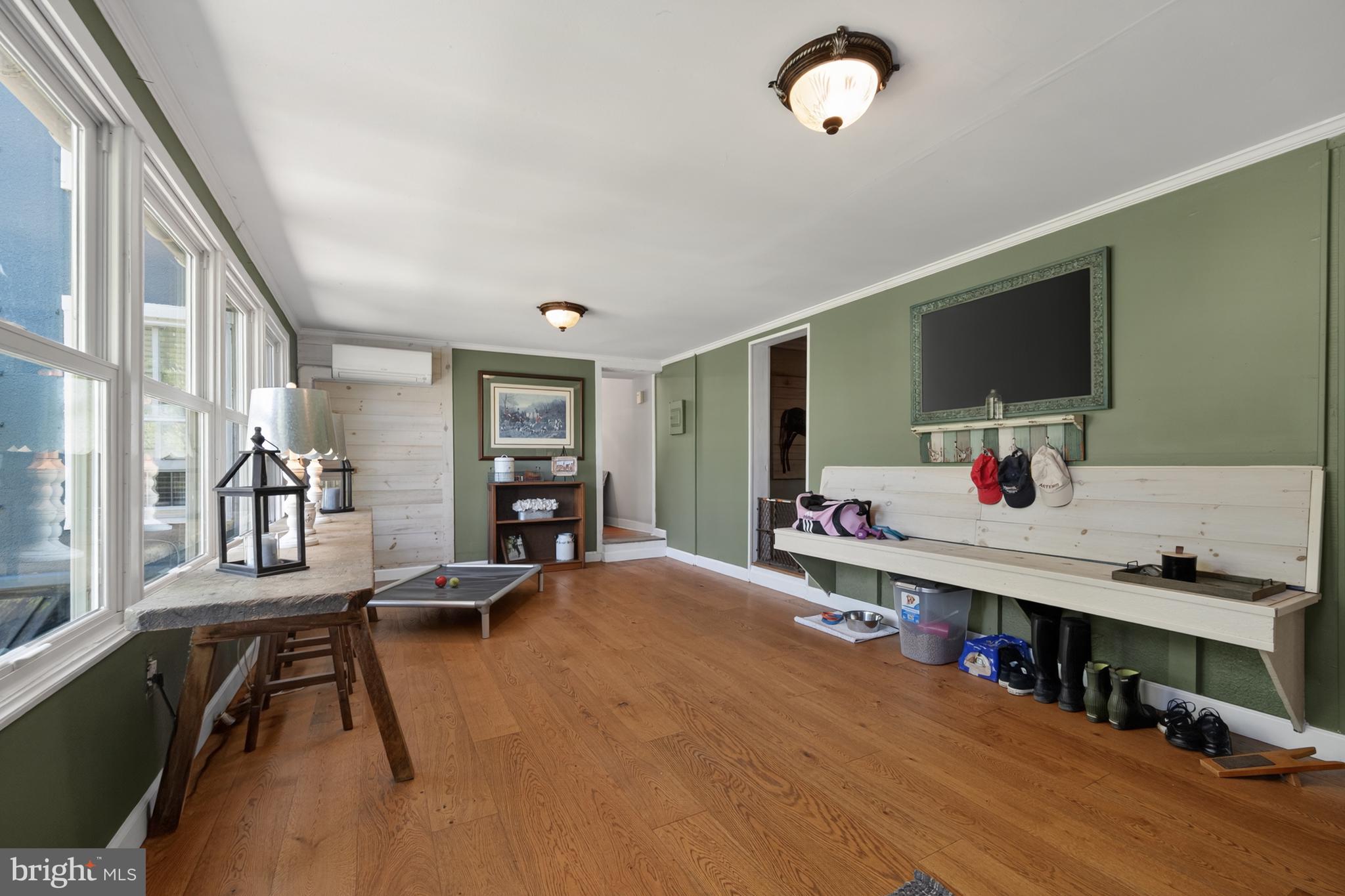 ROUND HILL - Residential