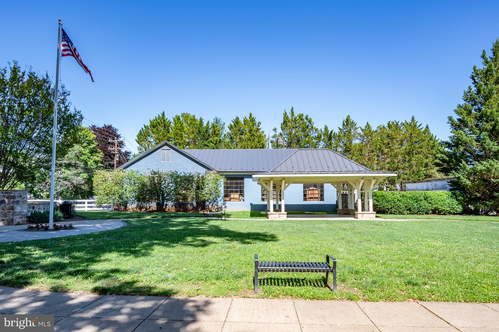 ROUND HILL - Residential