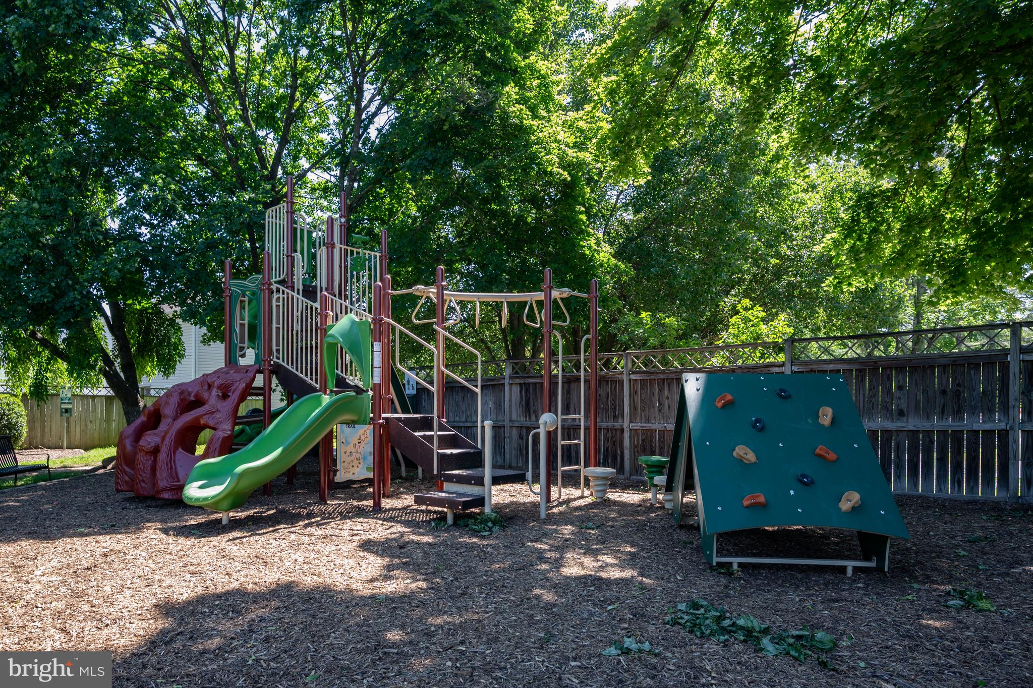 ROUND HILL - Residential