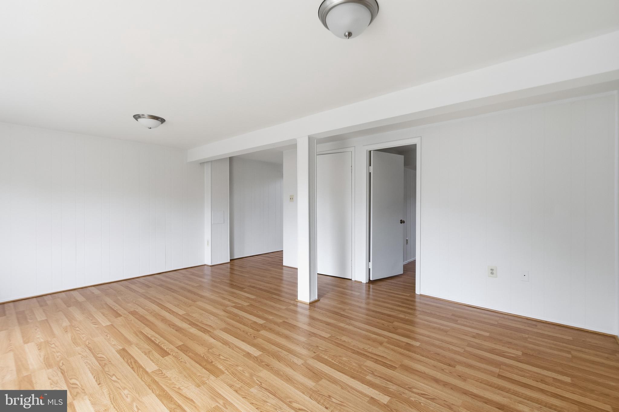SOUTHGATE WOODS TOWNHOUSES - Residential