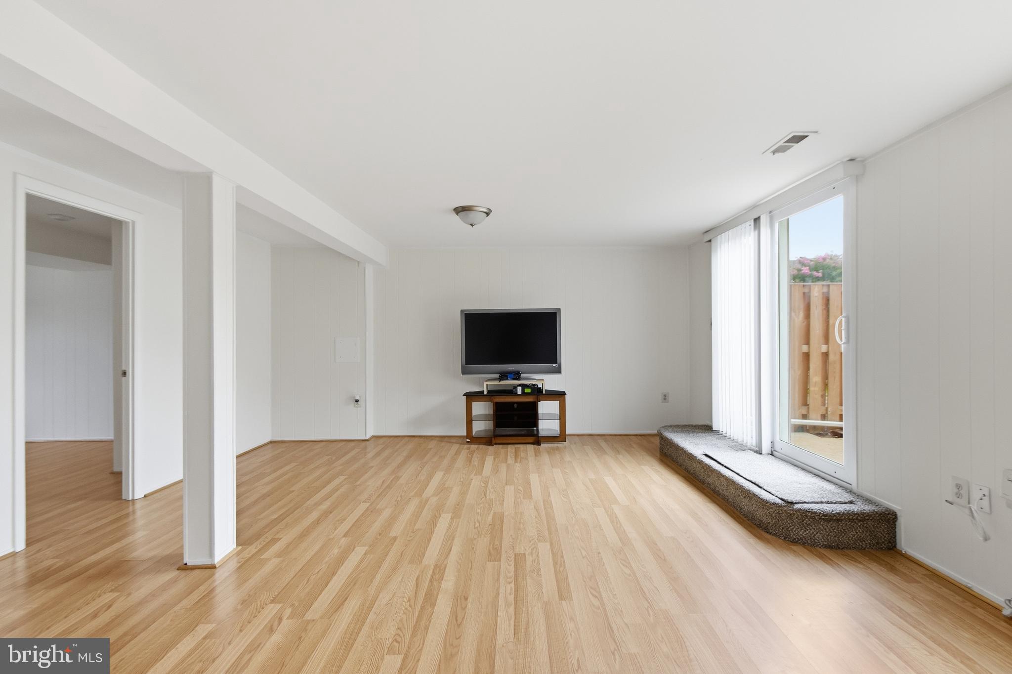 SOUTHGATE WOODS TOWNHOUSES - Residential