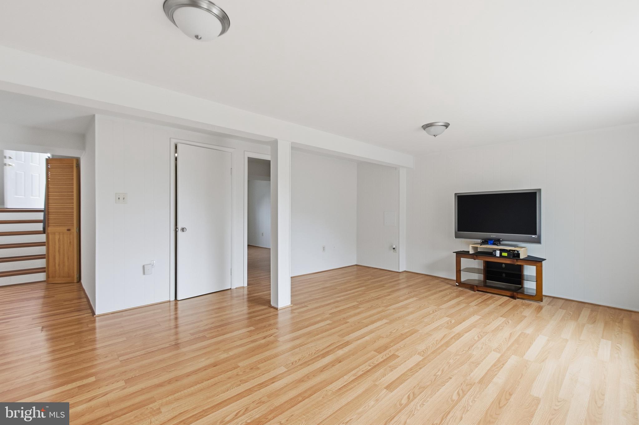 SOUTHGATE WOODS TOWNHOUSES - Residential