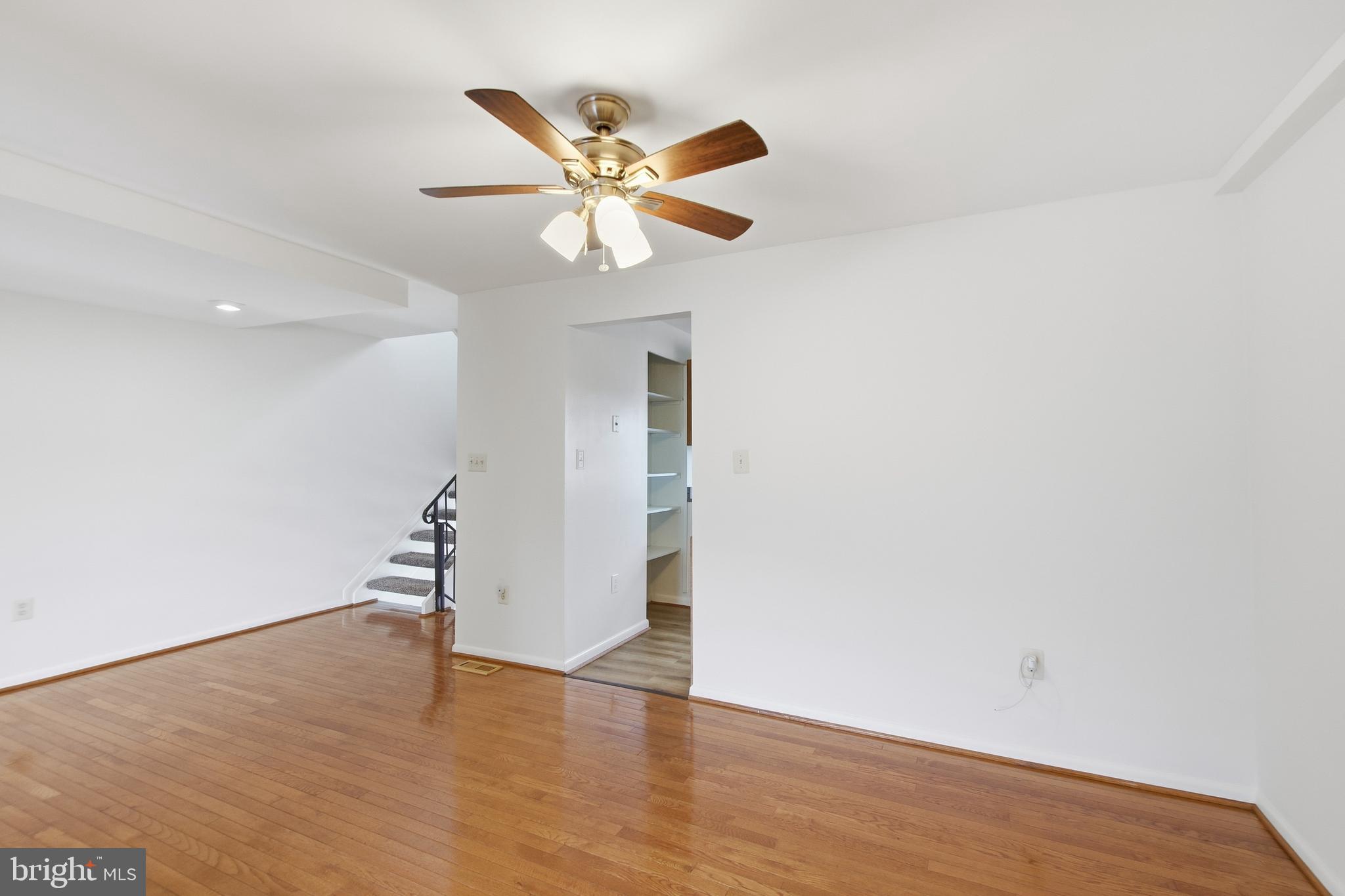SOUTHGATE WOODS TOWNHOUSES - Residential