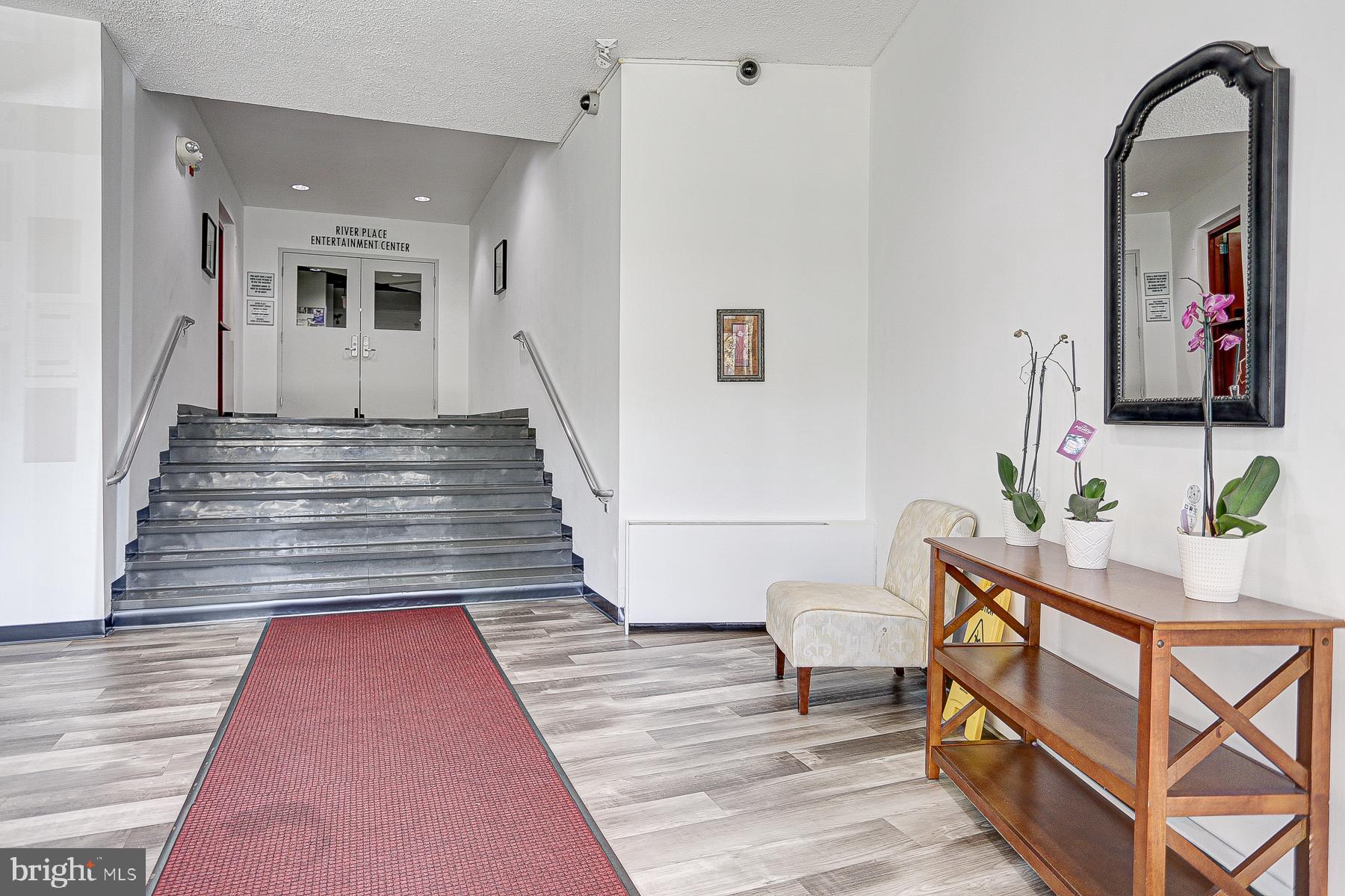 RIVER PLACE NORTH - Residential