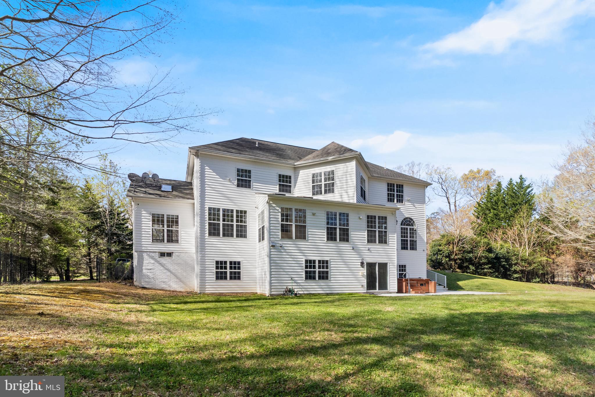 LONGMEADE - Residential
