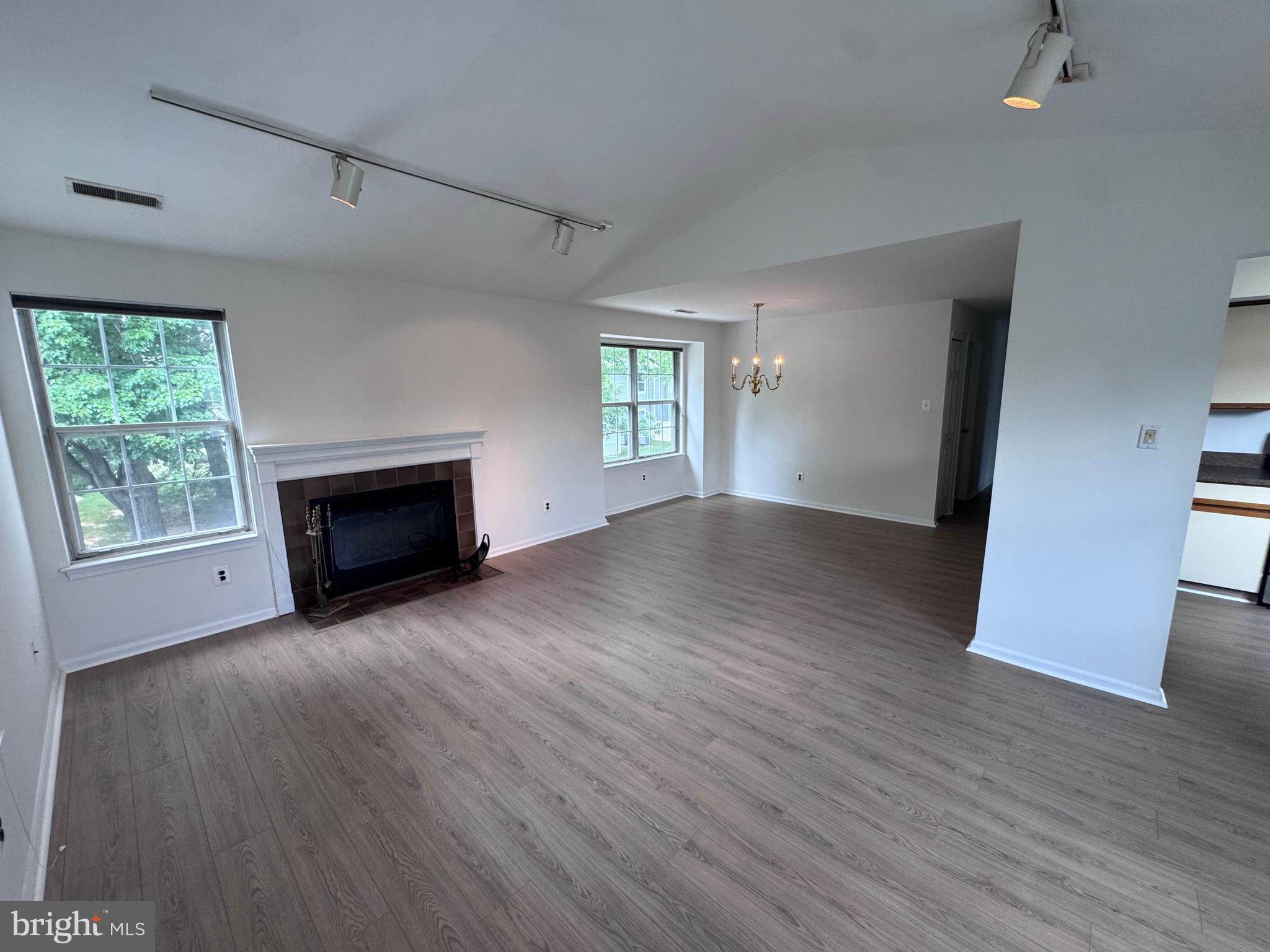 ROSE HOLLOW - Residential