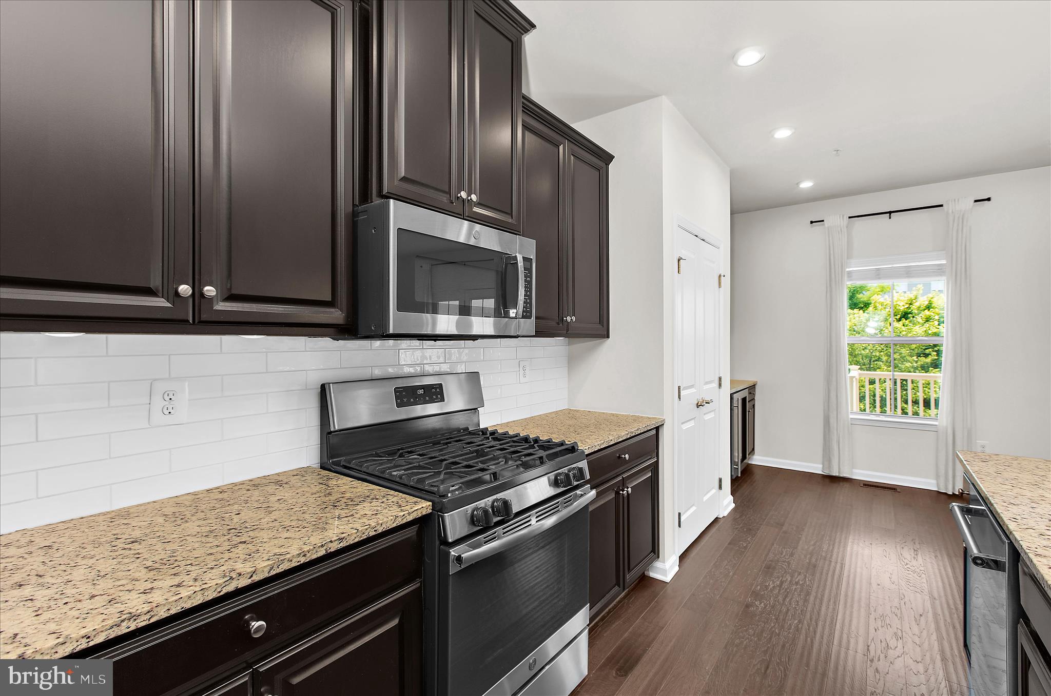 PONDVIEW - Residential