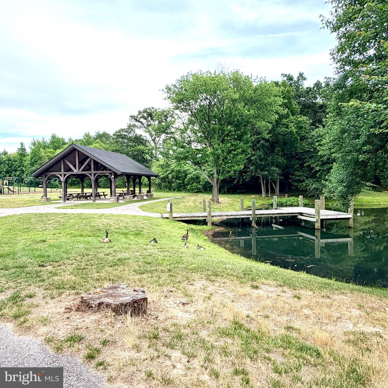 PONDVIEW - Residential