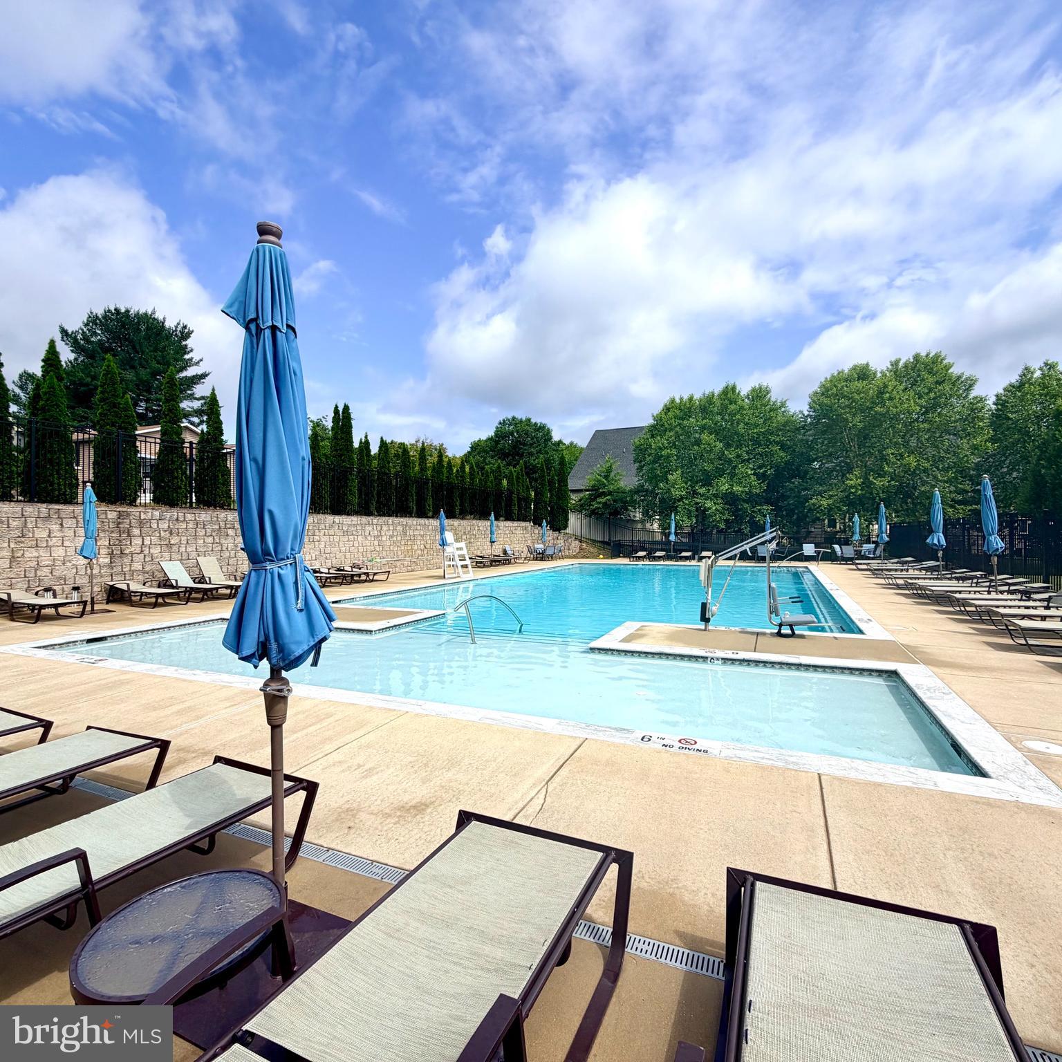 PONDVIEW - Residential