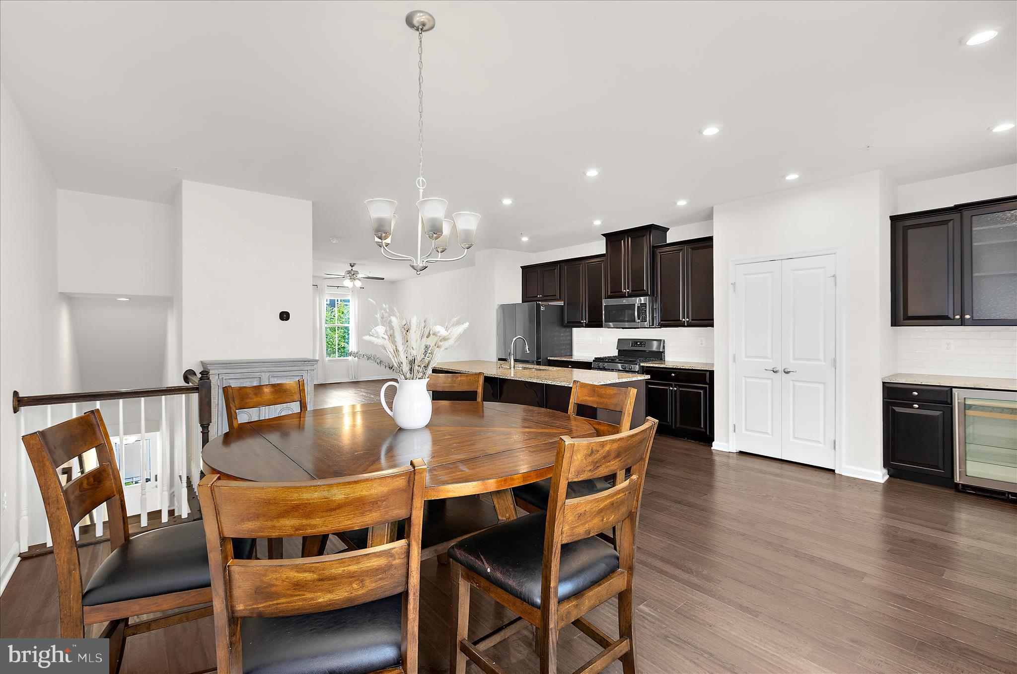 PONDVIEW - Residential