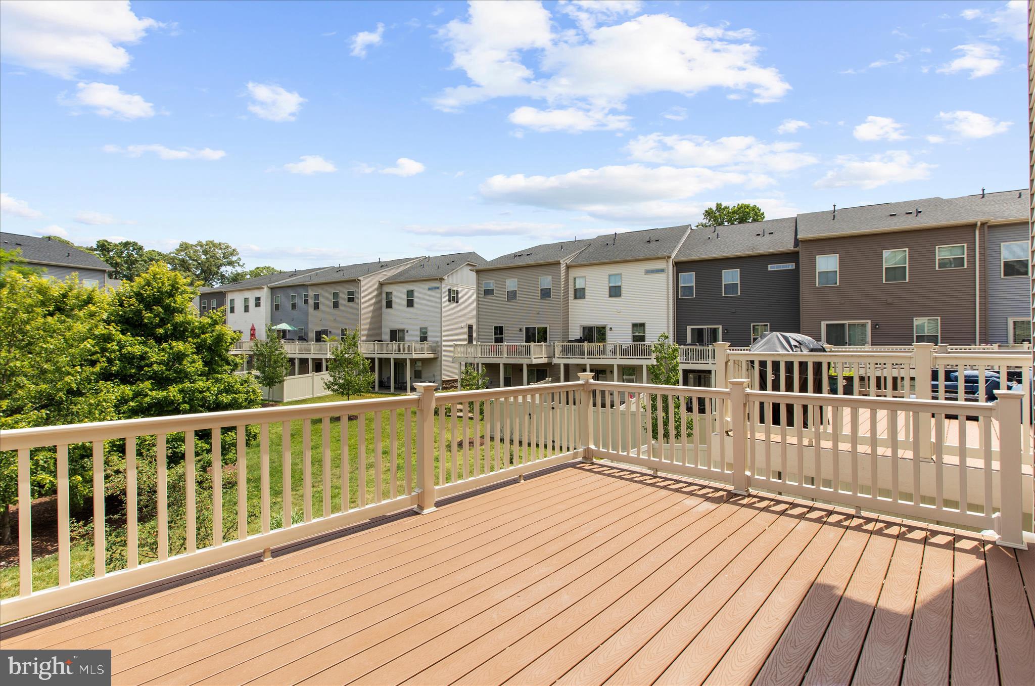 PONDVIEW - Residential