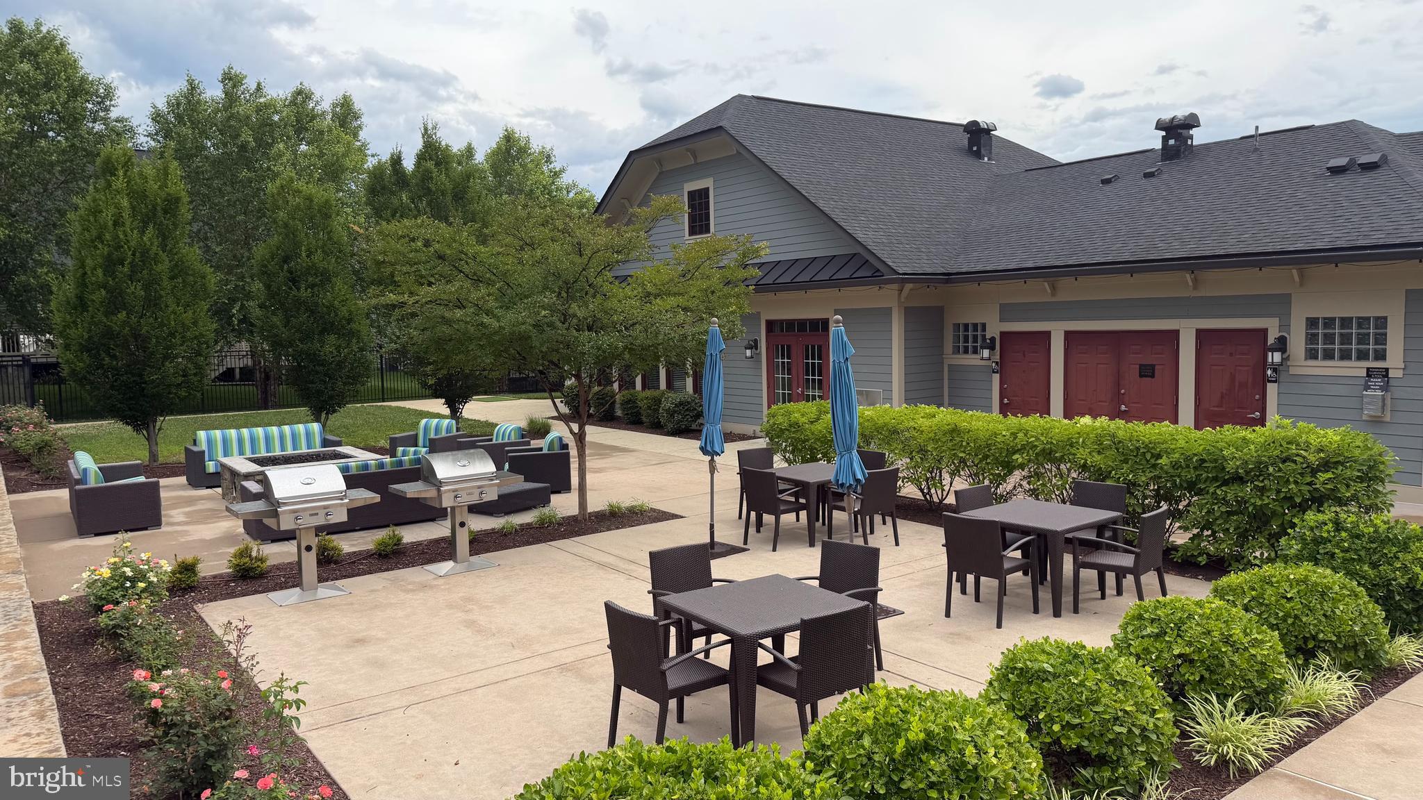PONDVIEW - Residential