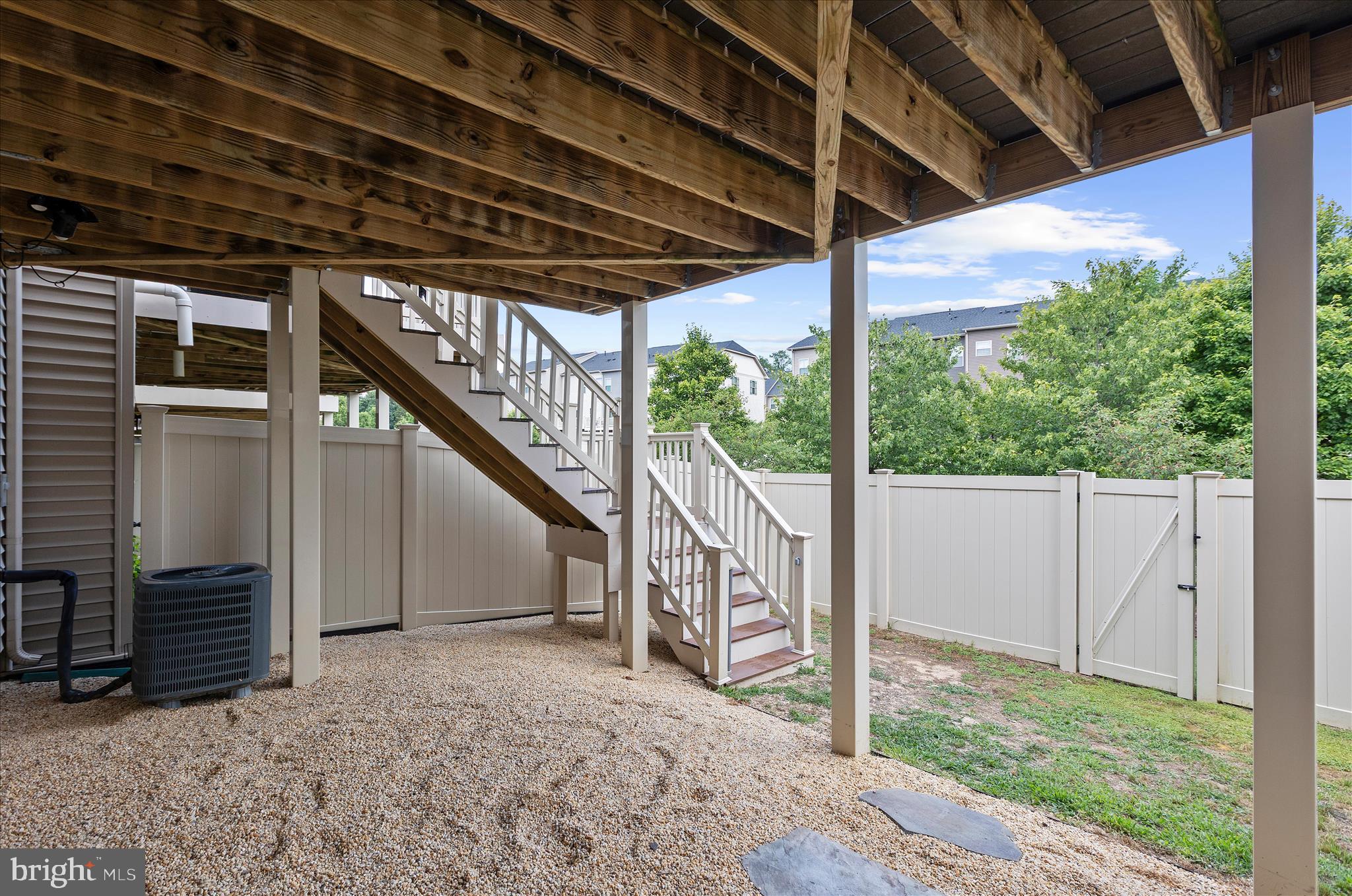 PONDVIEW - Residential