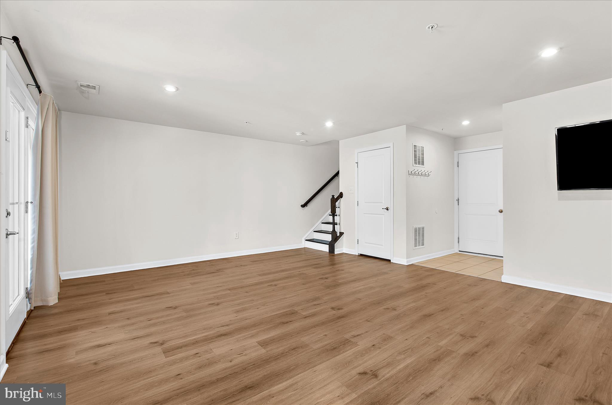 PONDVIEW - Residential