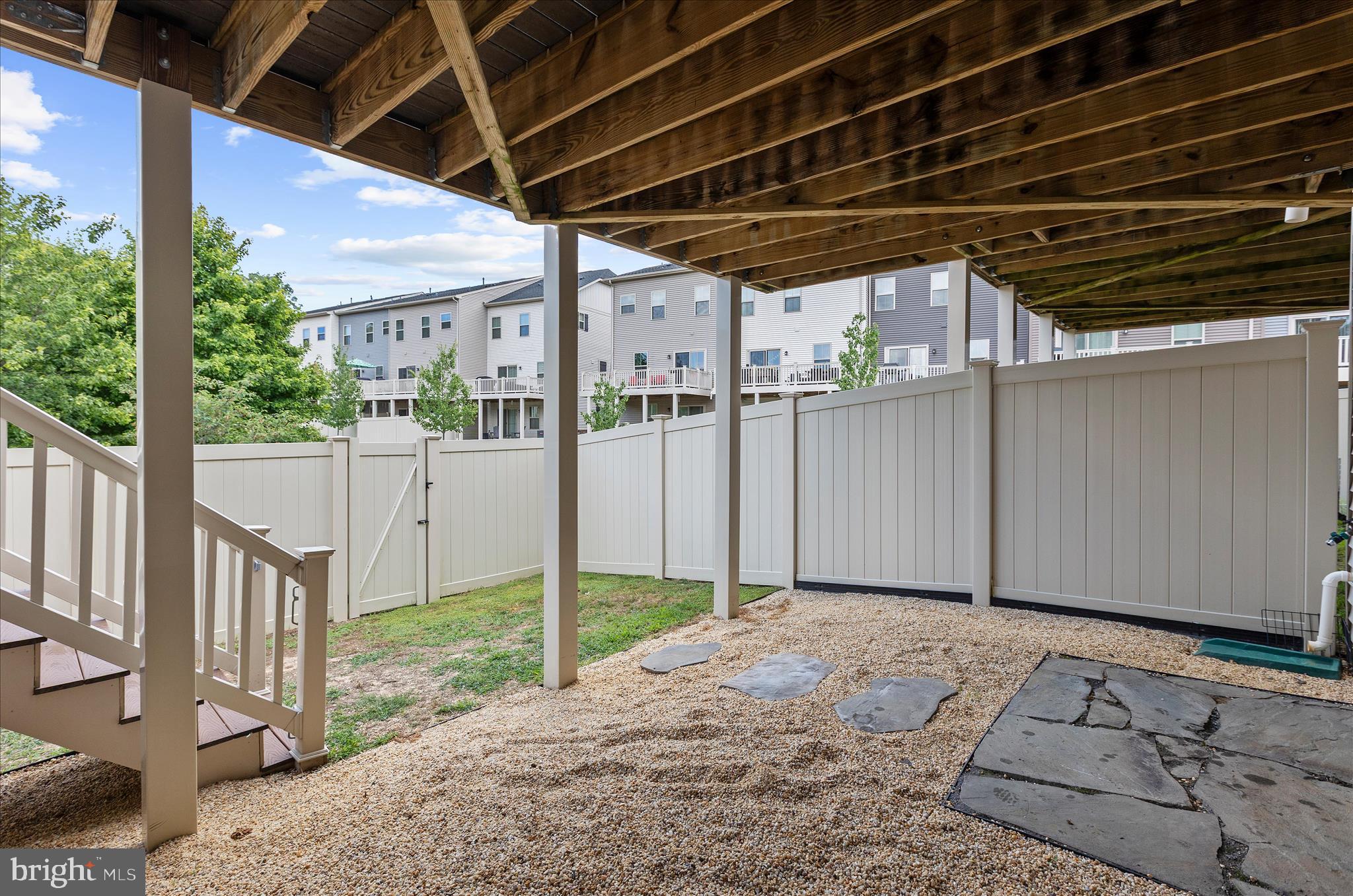 PONDVIEW - Residential