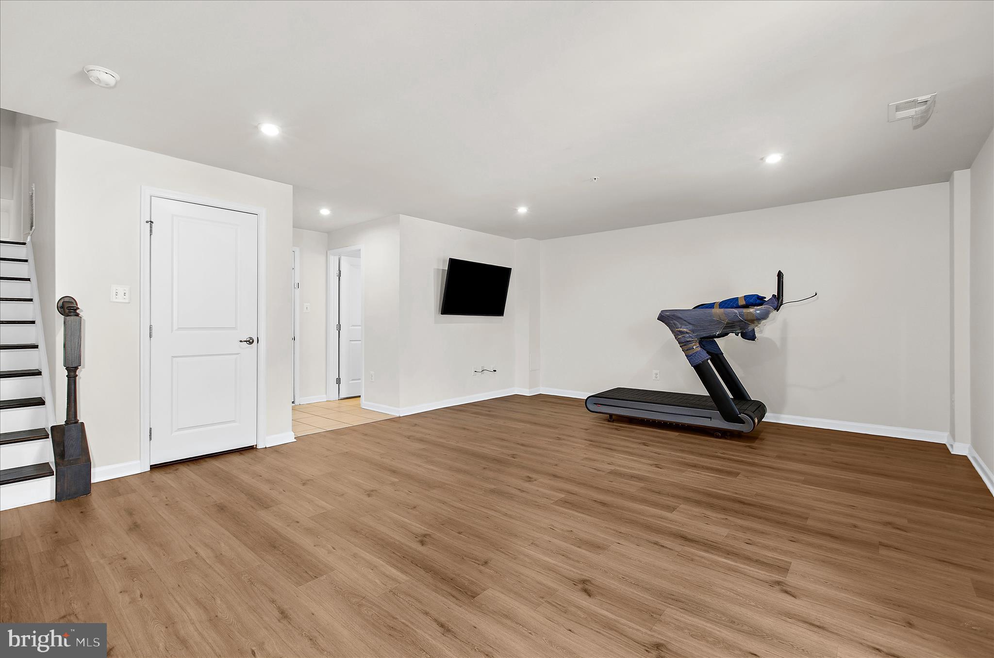 PONDVIEW - Residential