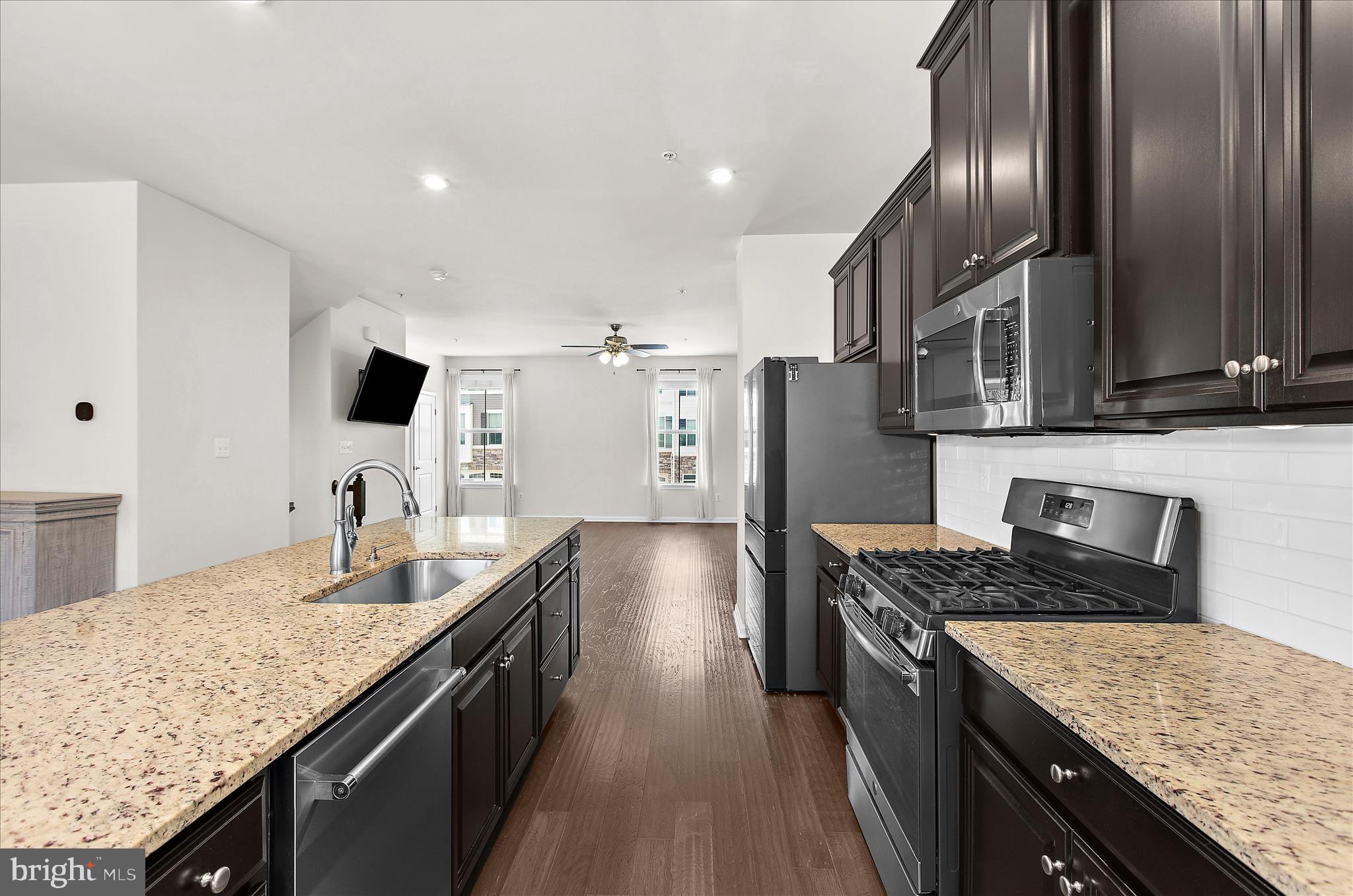PONDVIEW - Residential