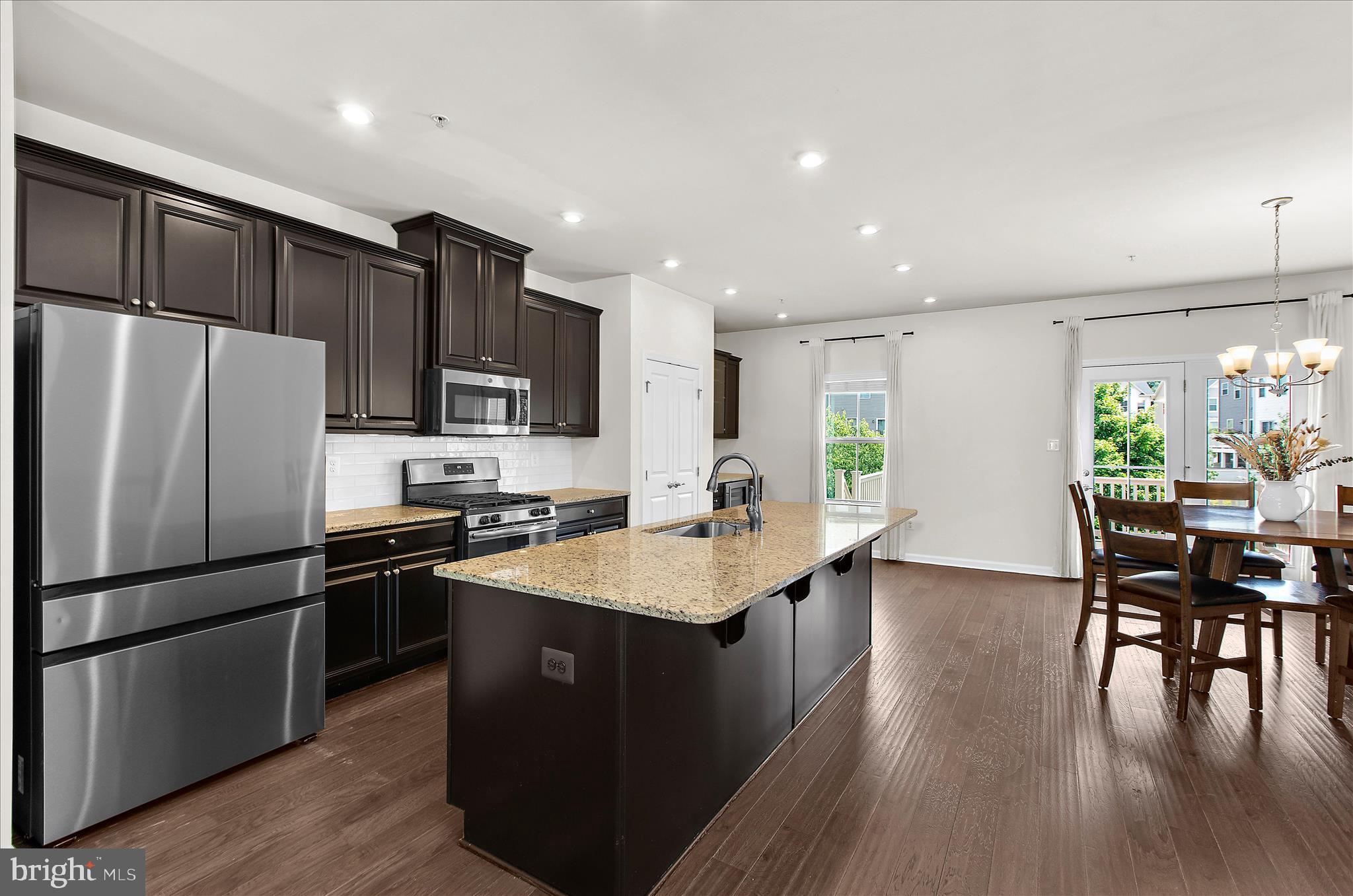 PONDVIEW - Residential