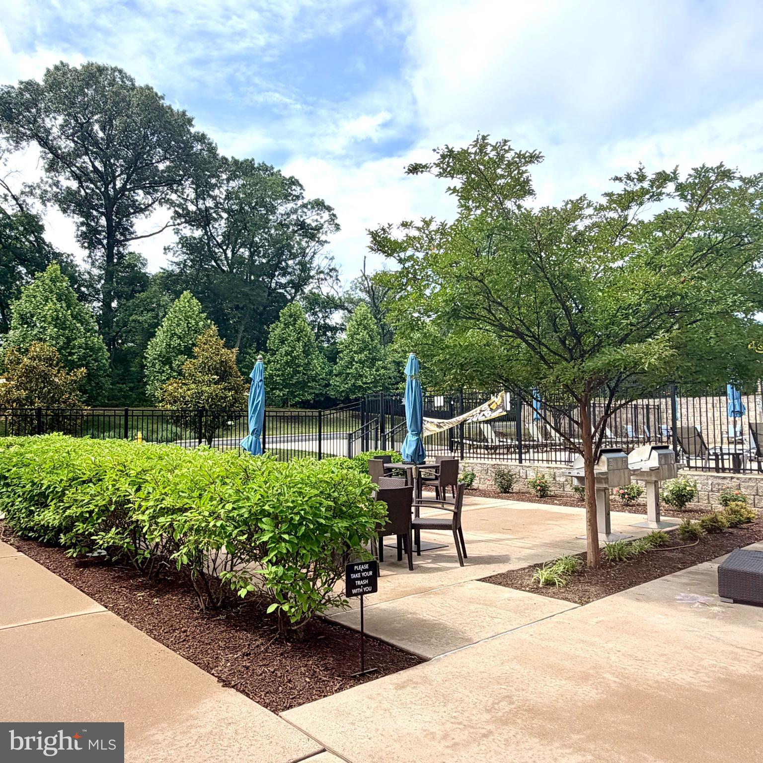 PONDVIEW - Residential