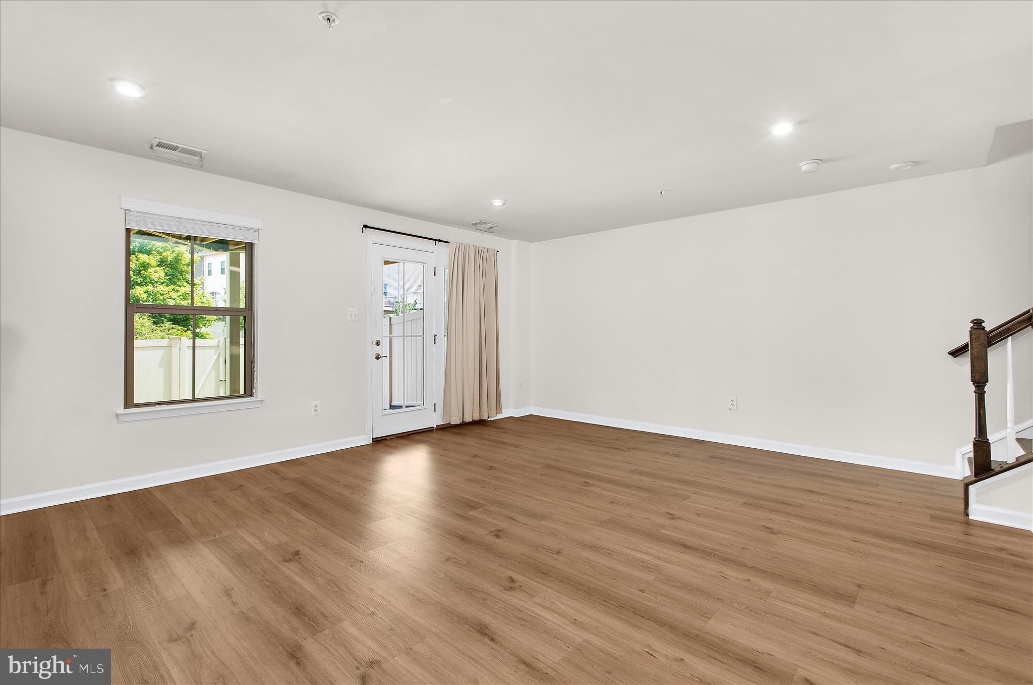 PONDVIEW - Residential