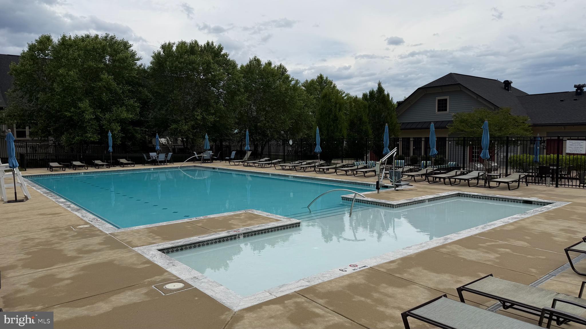 PONDVIEW - Residential