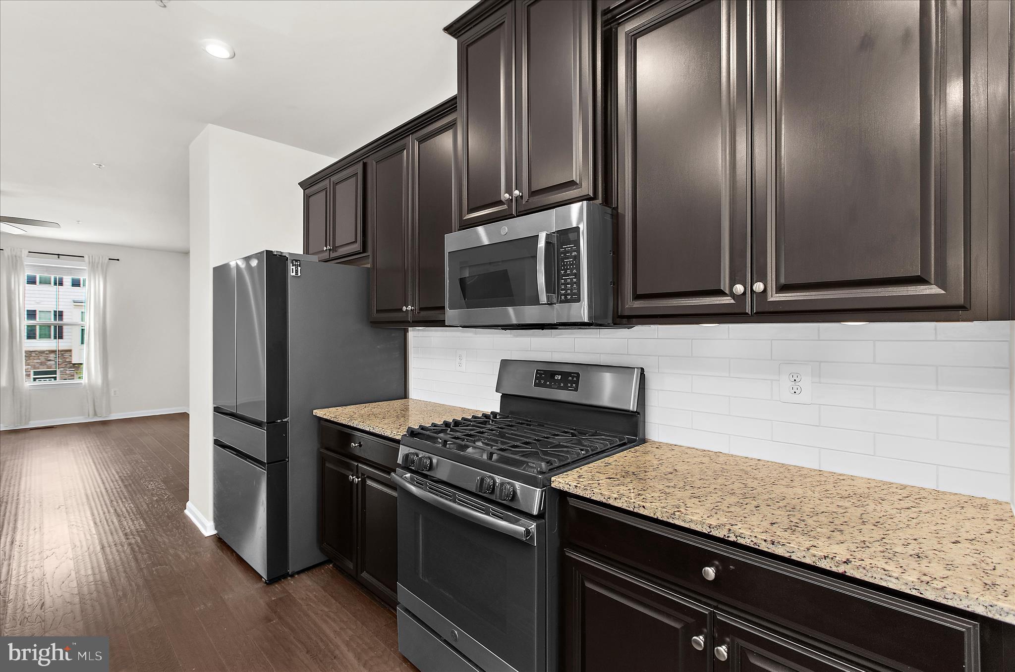 PONDVIEW - Residential