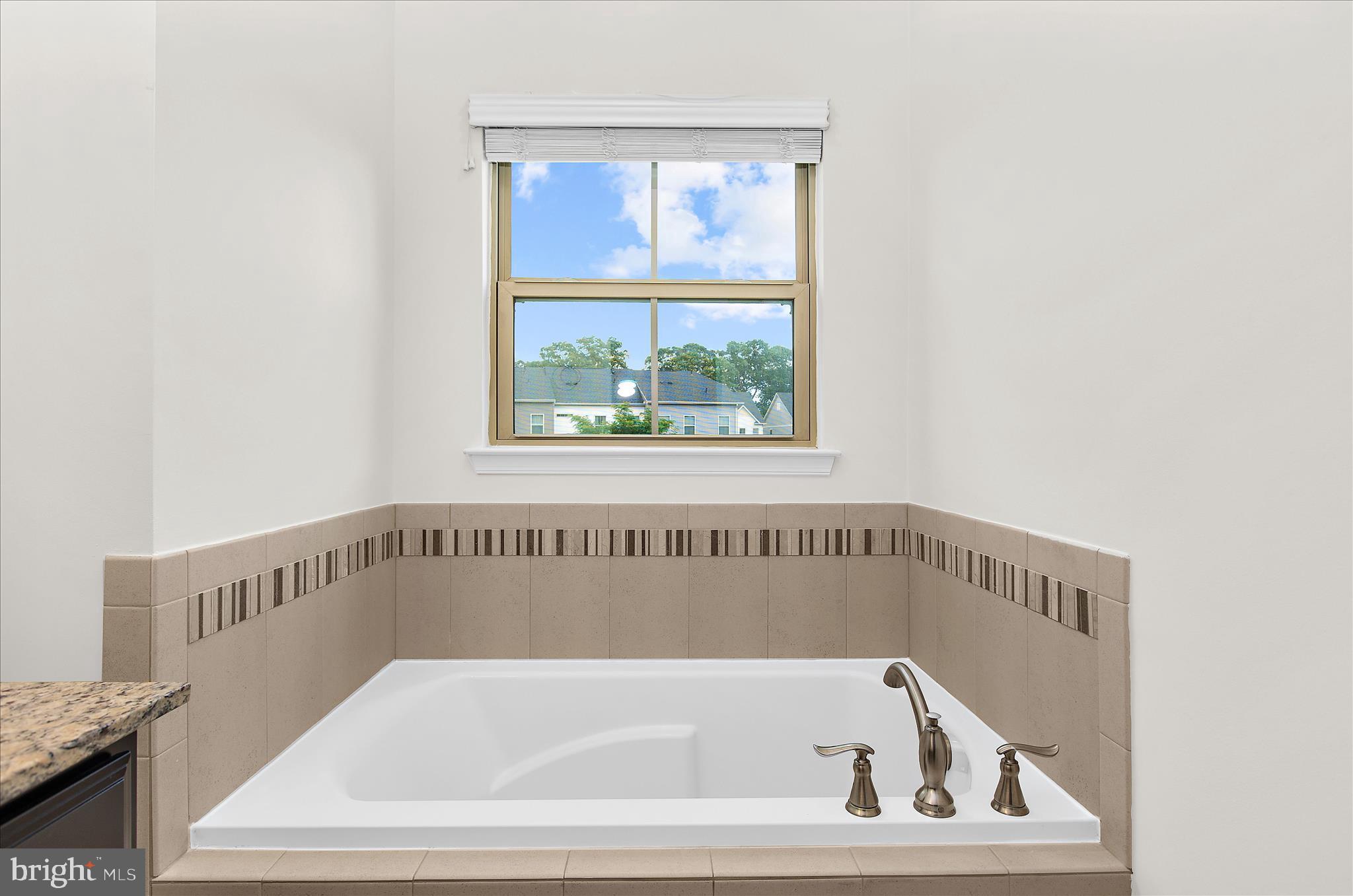 PONDVIEW - Residential