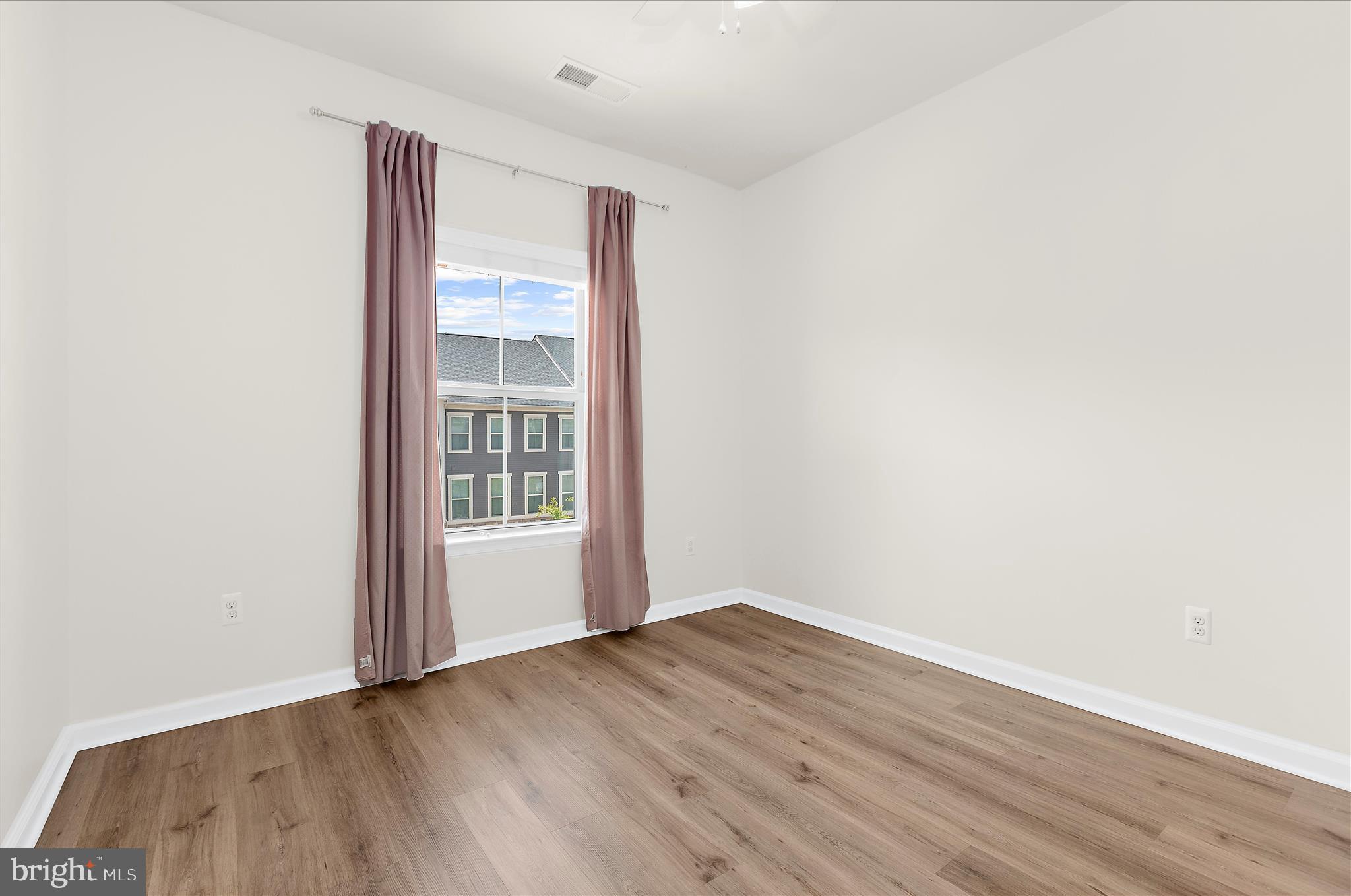 PONDVIEW - Residential