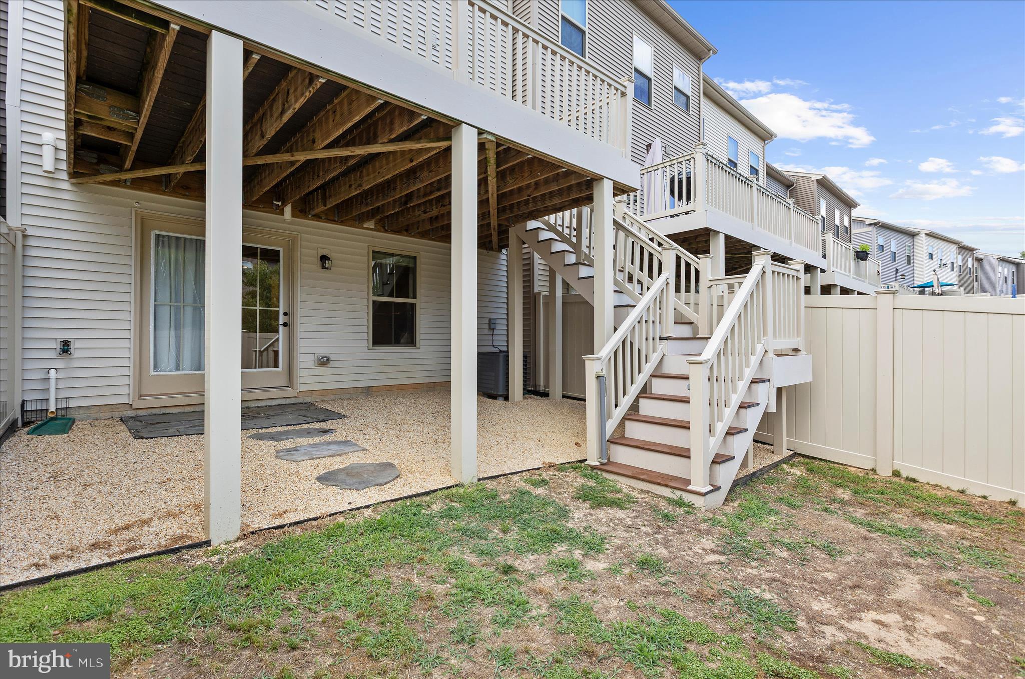 PONDVIEW - Residential