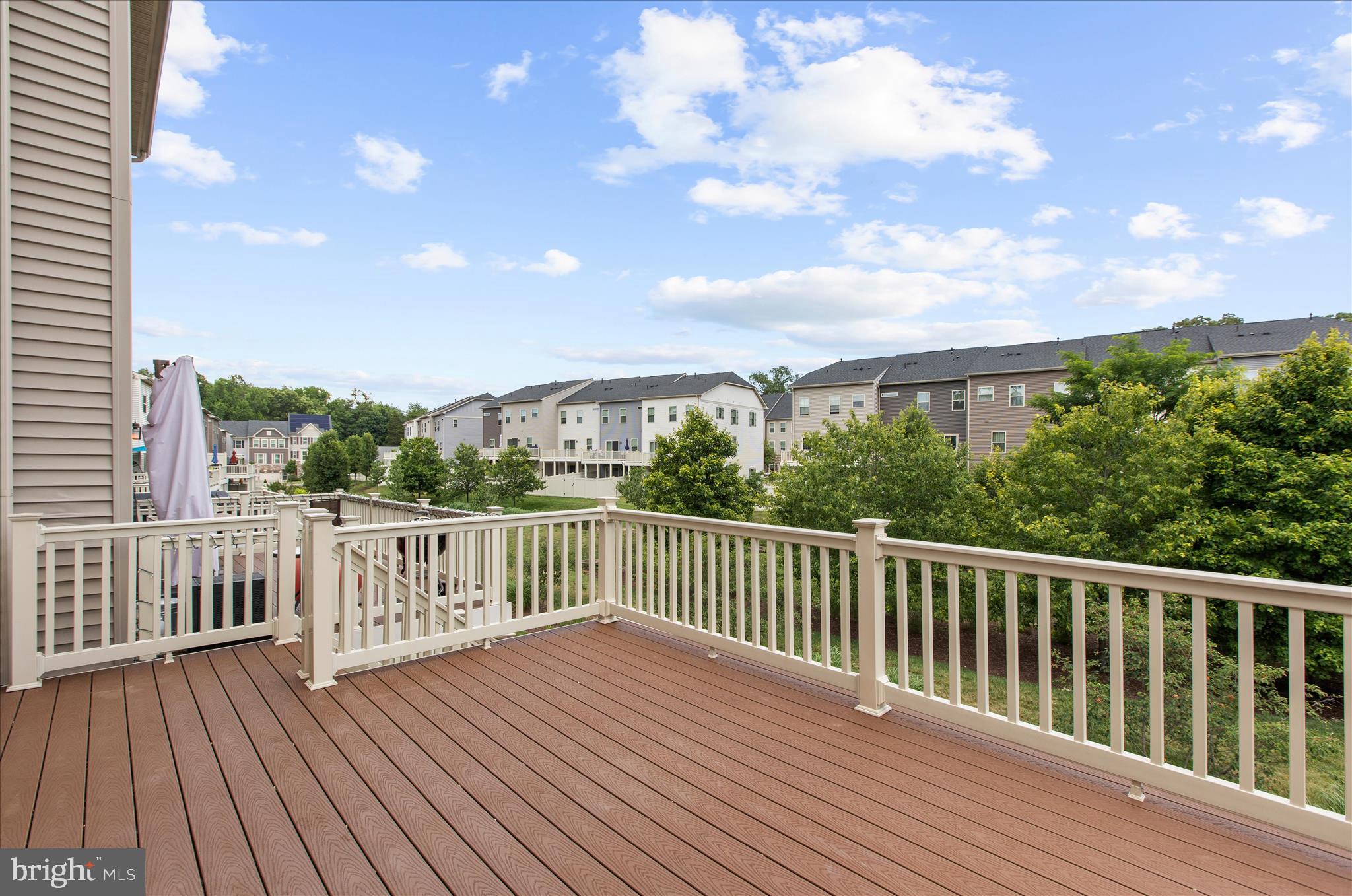 PONDVIEW - Residential